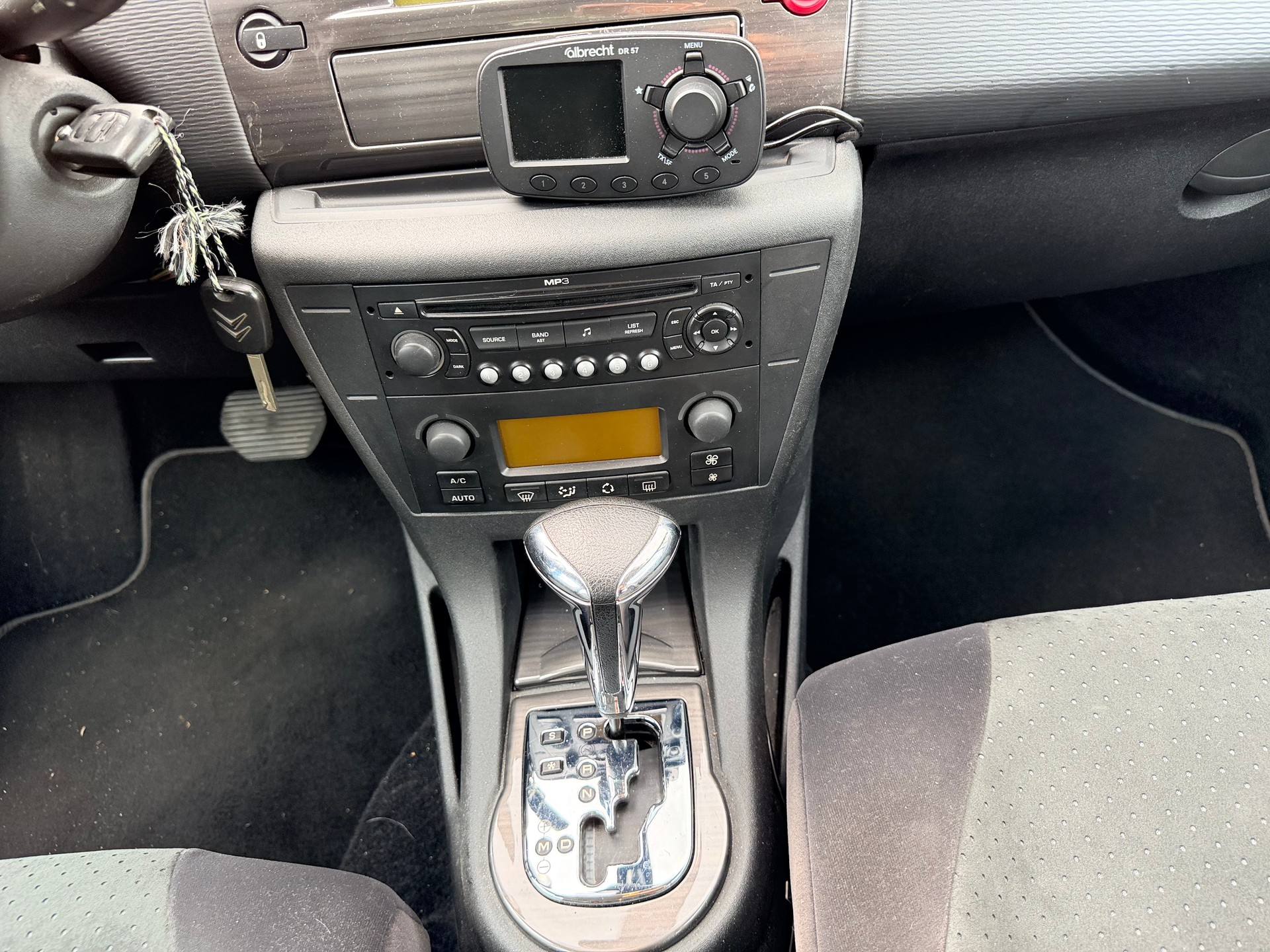 CITROEN C4 Berline 1.6i 16V Turbo Exclusive Automatic-image-17