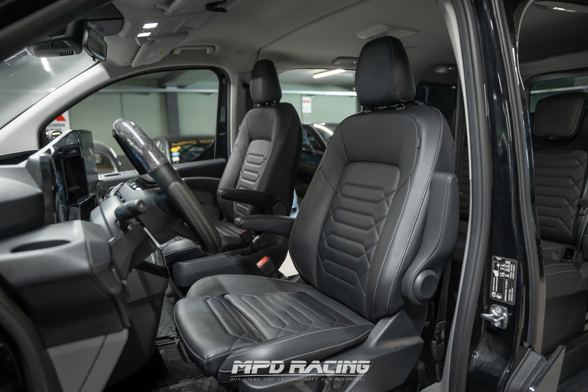 FORD Tourneo Bus 320 L1H1 Titanium Automat 4x4-image-14