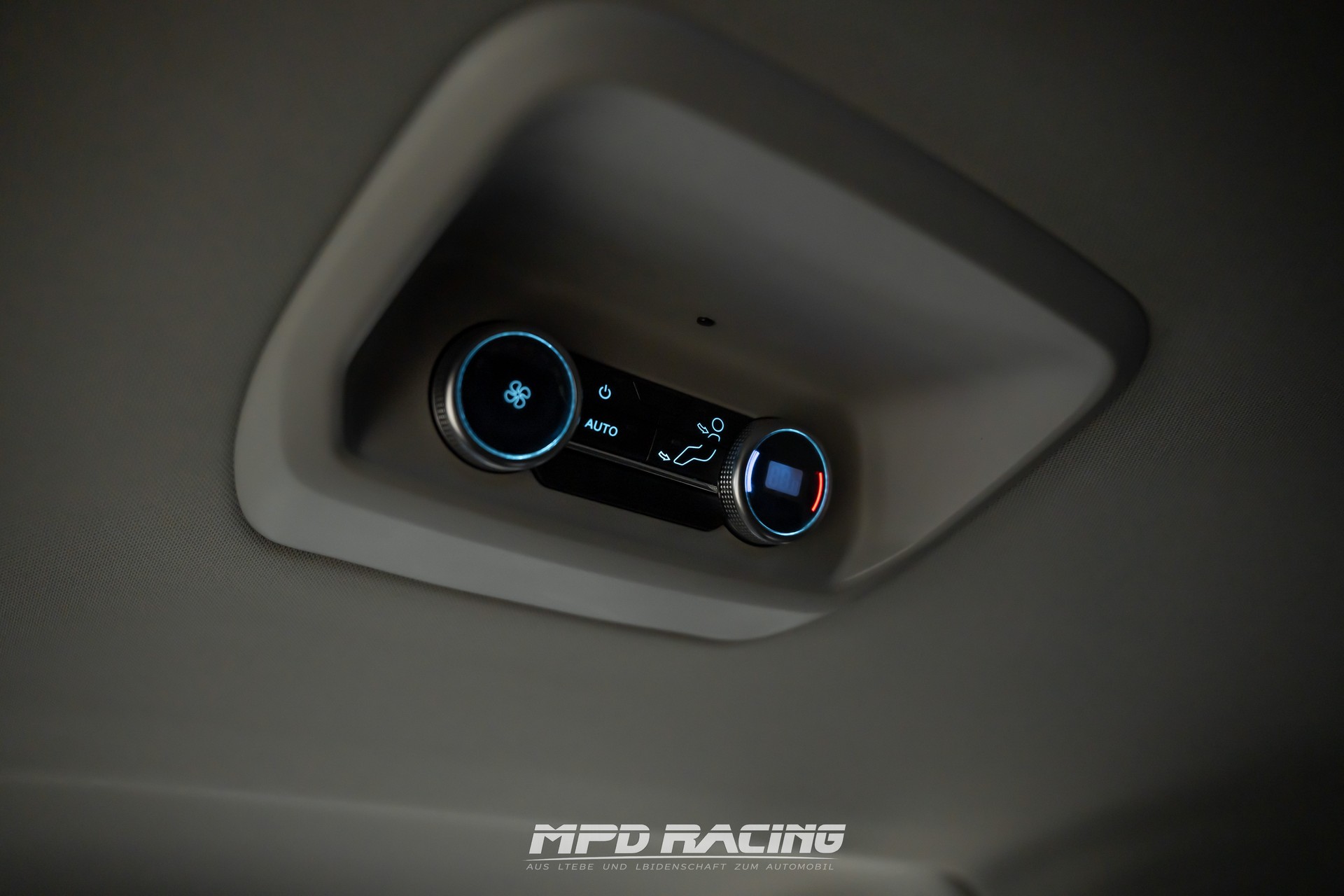 FORD Tourneo Bus 320 L1H1 Titanium Automat 4x4-image-22