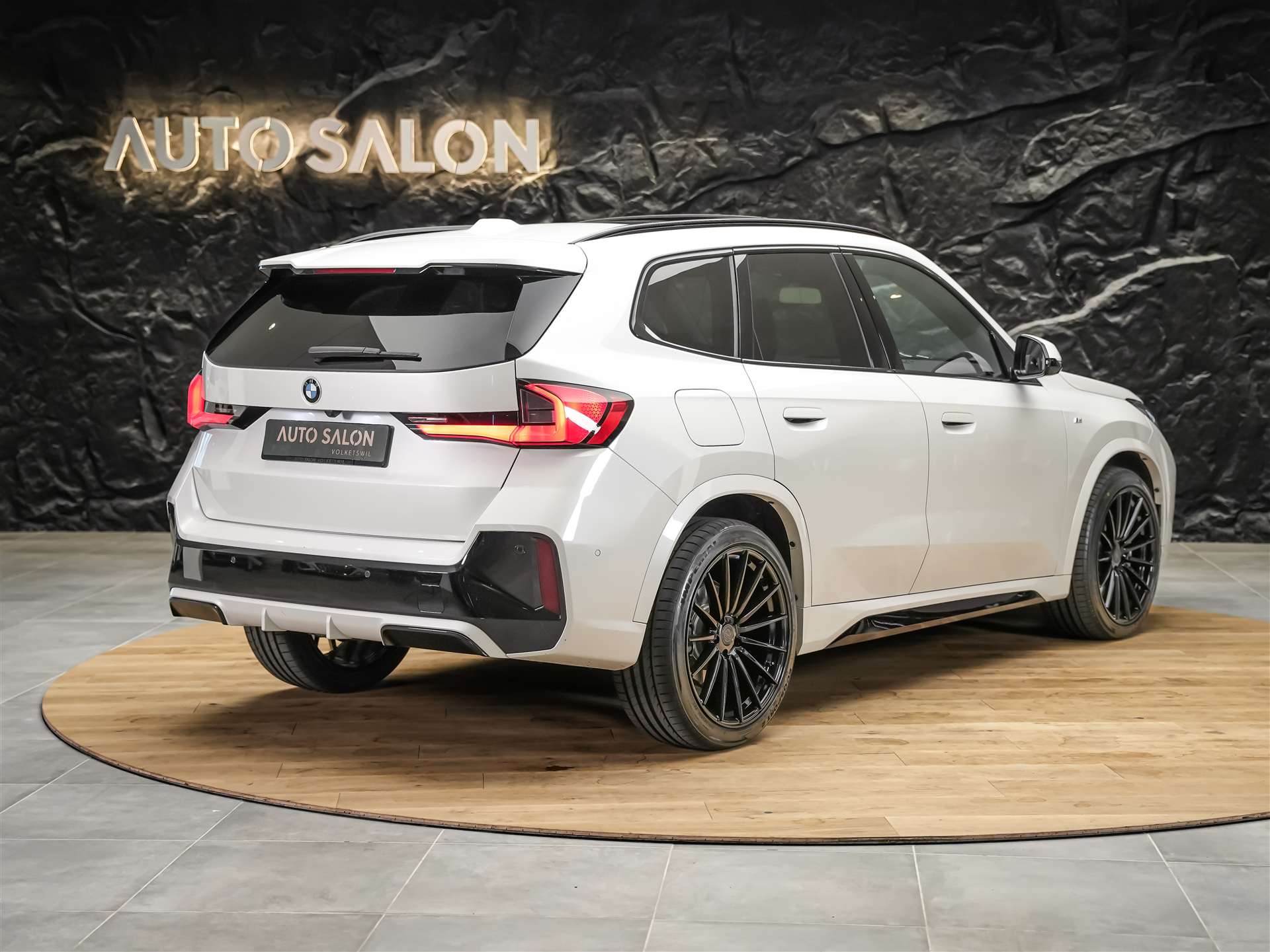 BMW X1 xDrive 23d 48V M Sport *Panorama*Massage*Werksgarantie*20" Felgen*-image-5