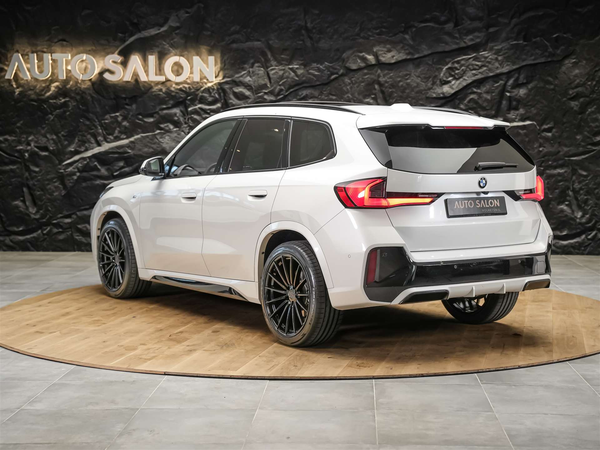 BMW X1 xDrive 23d 48V M Sport *Panorama*Massage*Werksgarantie*20" Felgen*-showroom-element-3