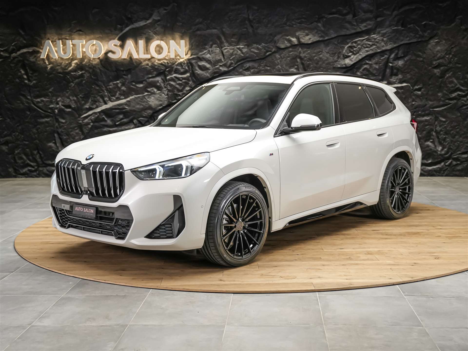 BMW X1 xDrive 23d 48V M Sport *Panorama*Massage*Werksgarantie*20" Felgen*-showroom-element-1