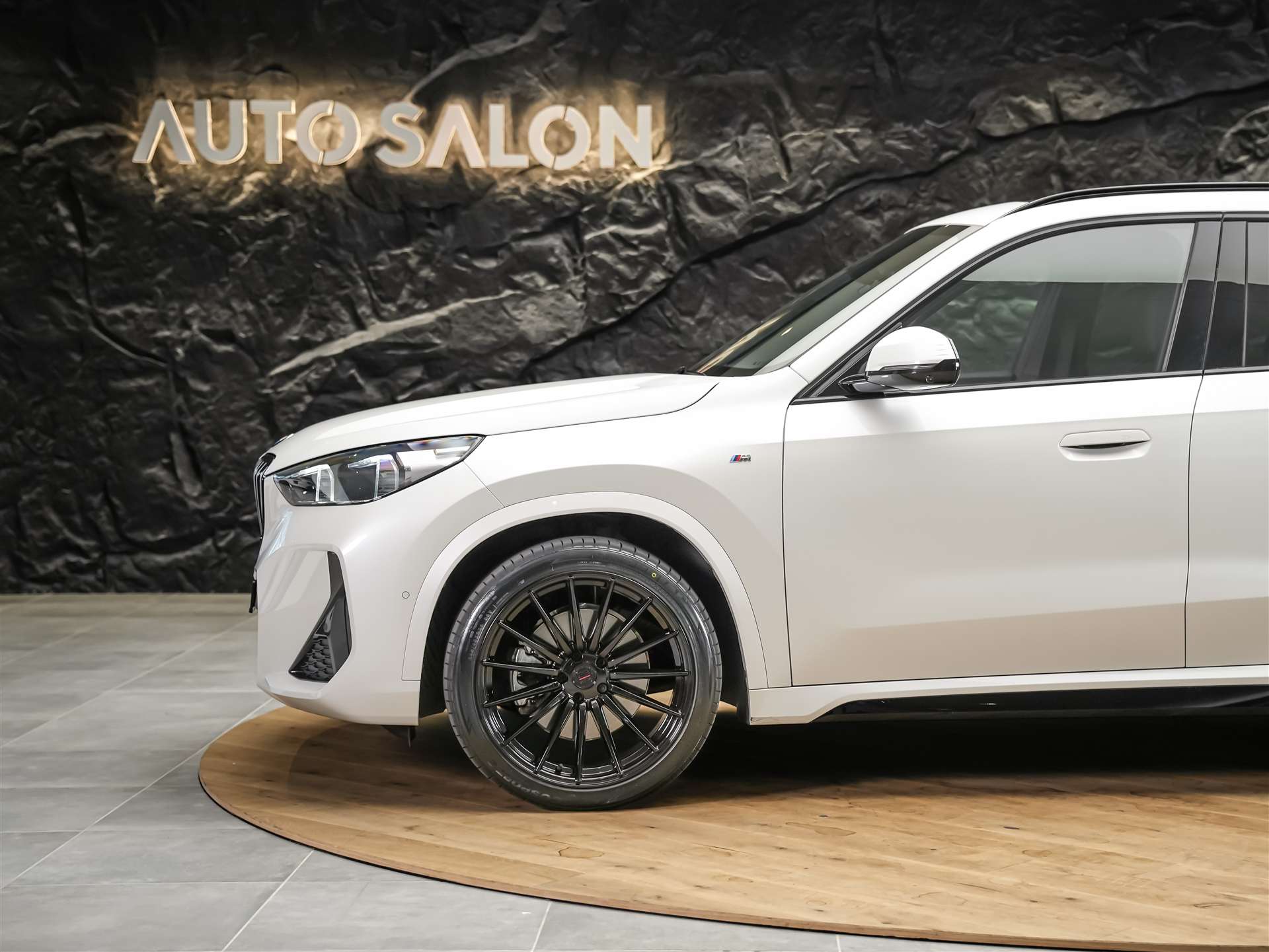 BMW X1 xDrive 23d 48V M Sport *Panorama*Massage*Werksgarantie*20" Felgen*-image-16