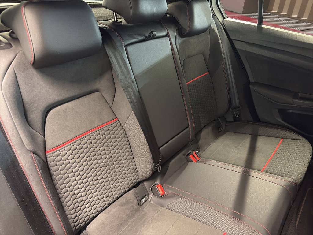 VW Golf 2.0 TSI GTI Clubsport DSG-image-7