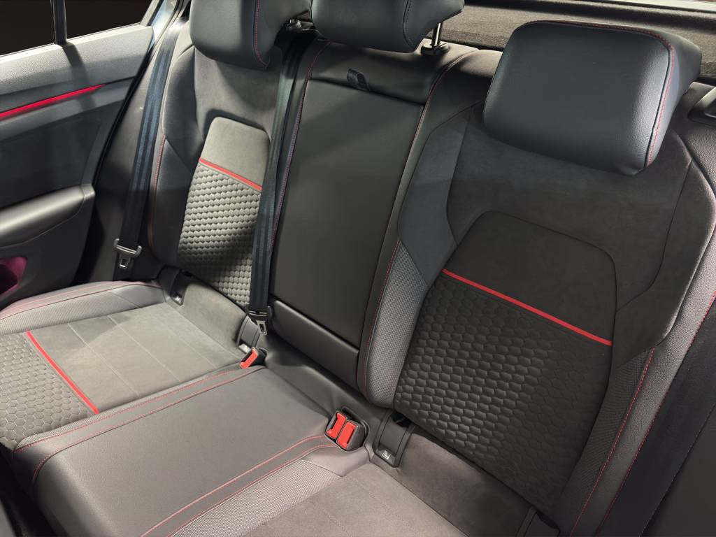 VW Golf 2.0 TSI GTI Clubsport DSG-image-8