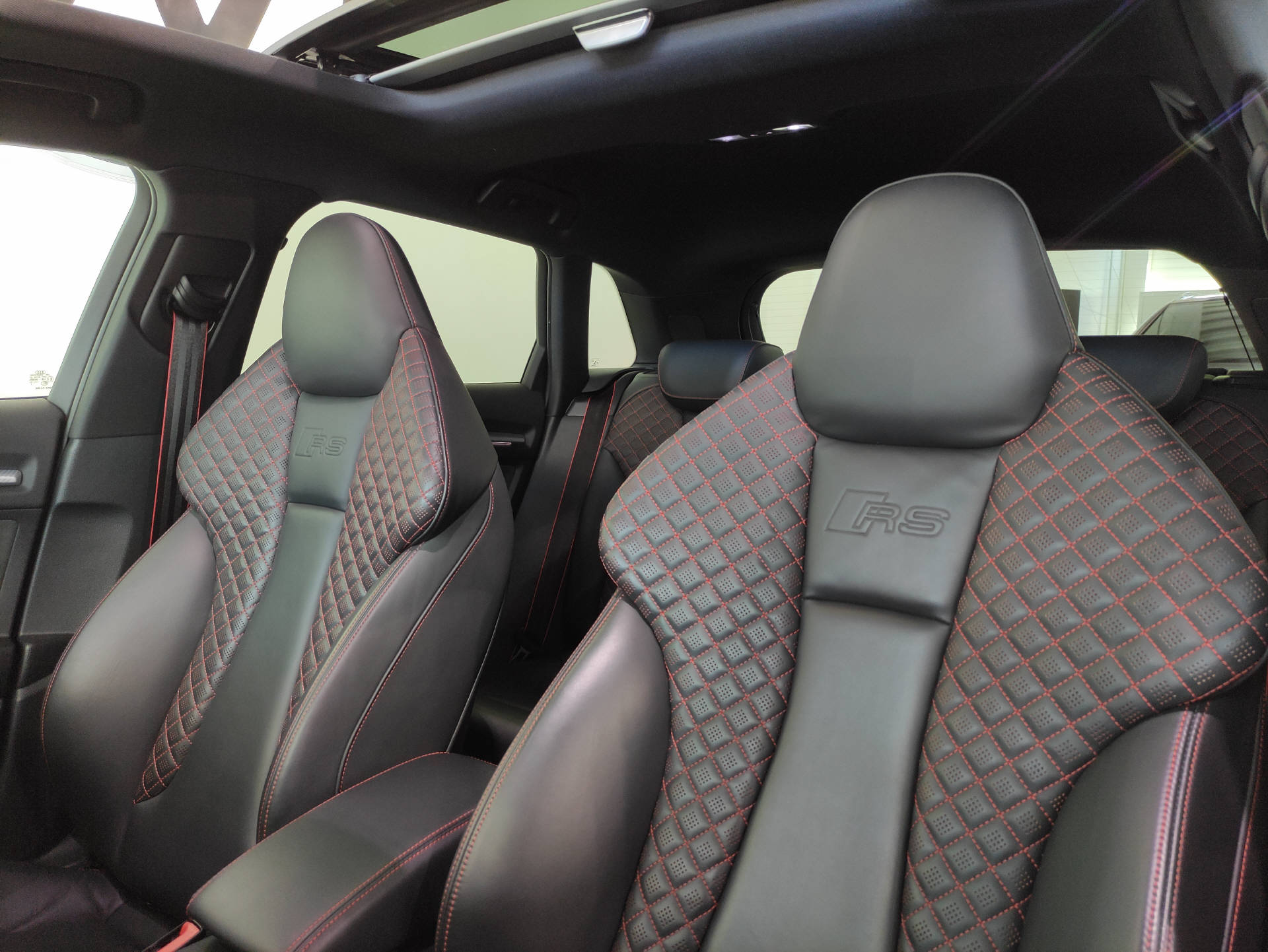 AUDI RS3 Sportback 2.5 TFSI quattro S-Tronic-image-5