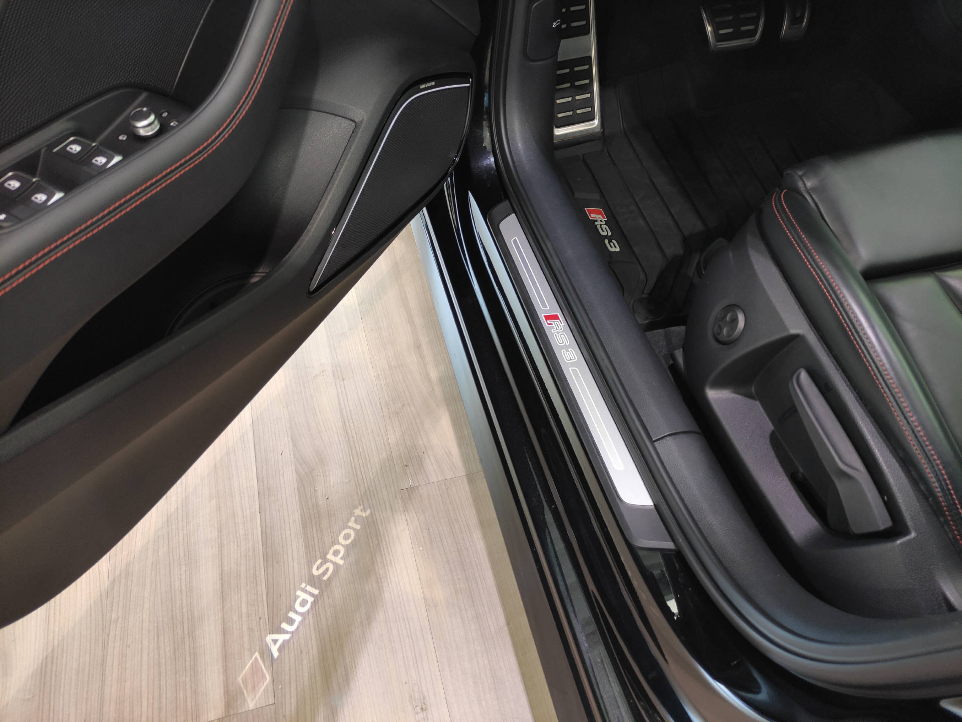 AUDI RS3 Sportback 2.5 TFSI quattro S-Tronic-image-4