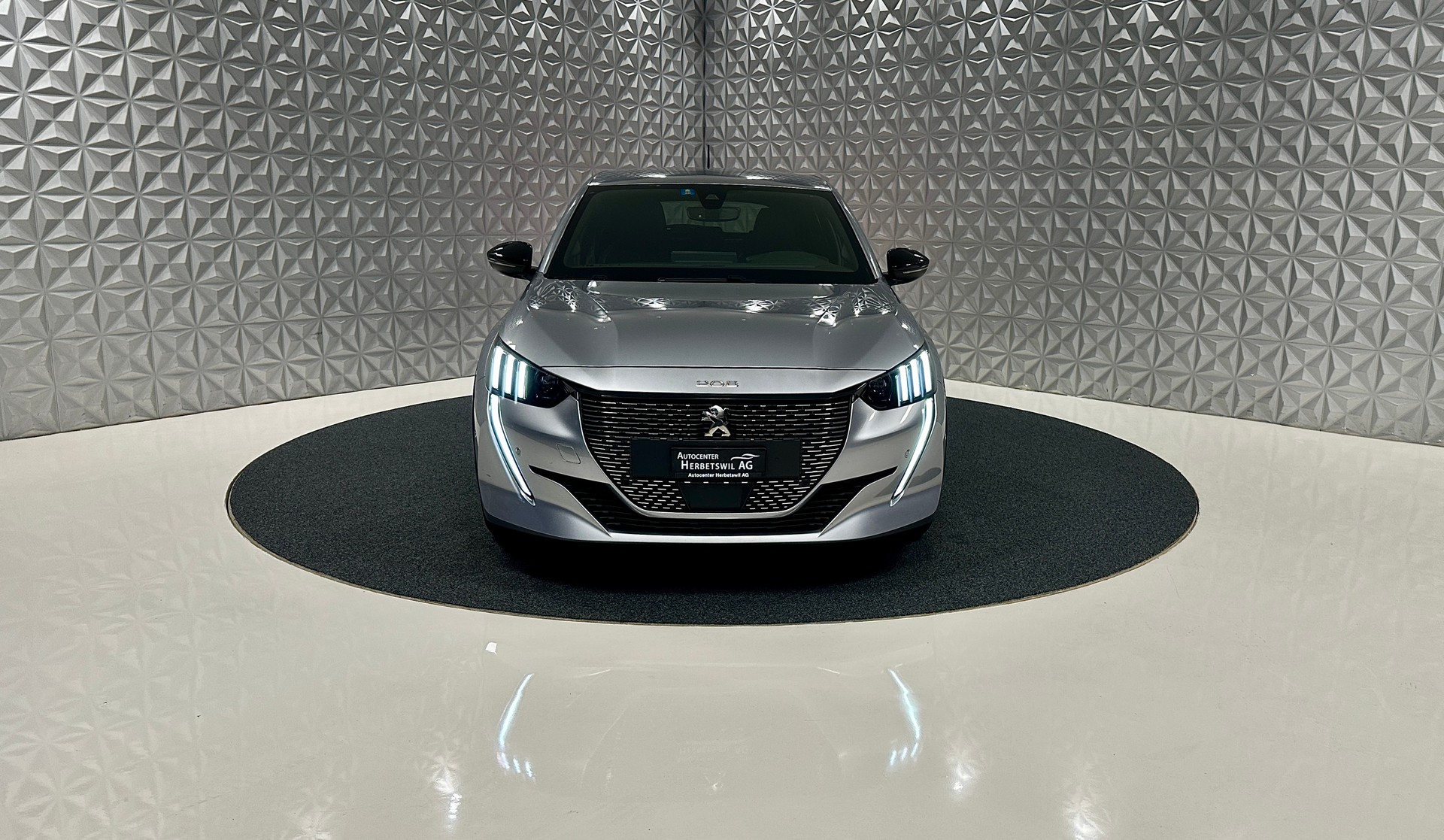 PEUGEOT 208 1.2 PureTech GT Pack EAT8-image-1
