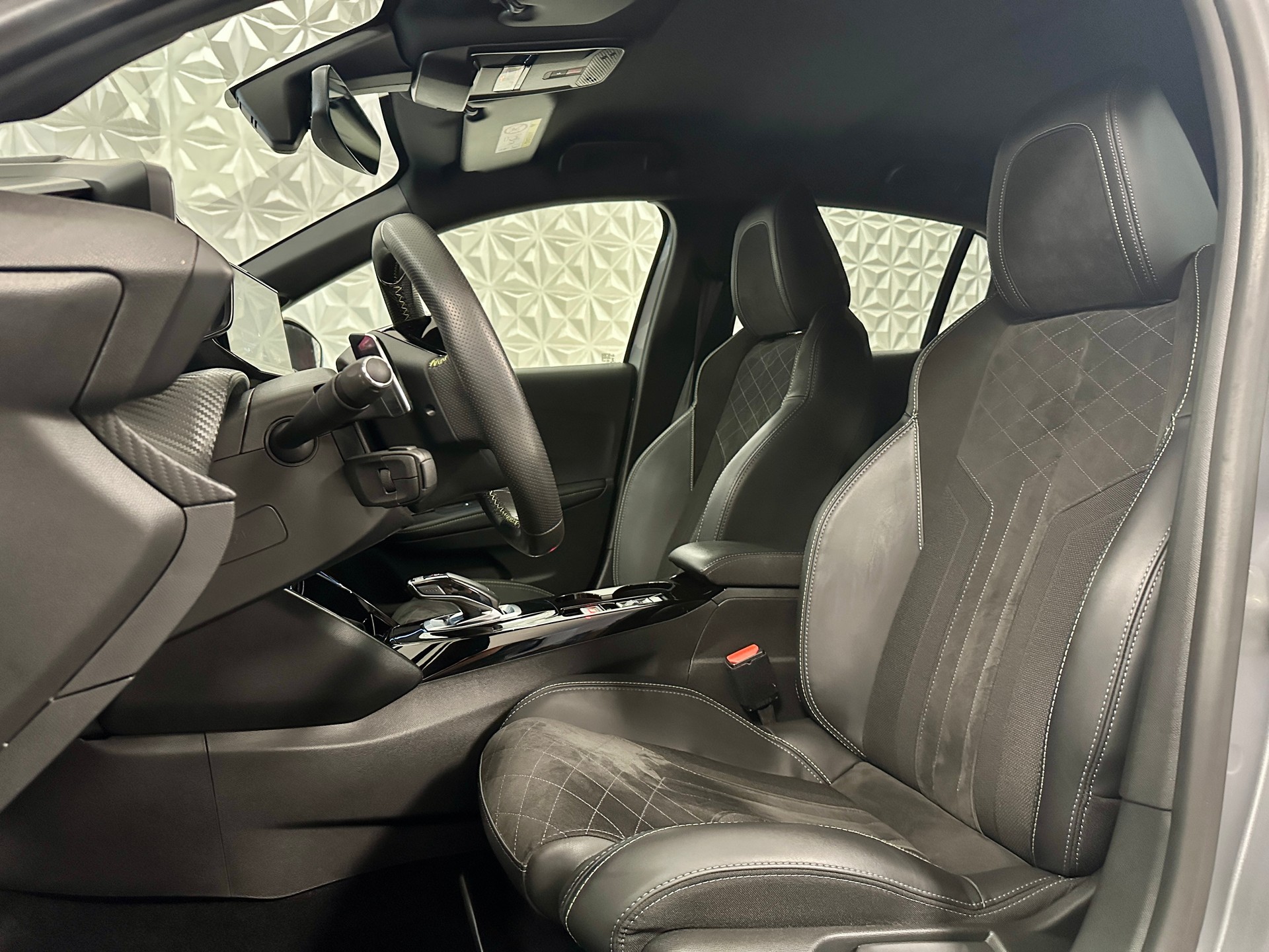 PEUGEOT 208 1.2 PureTech GT Pack EAT8-image-13
