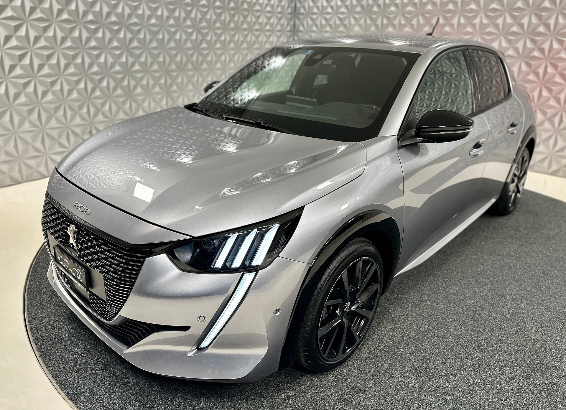 PEUGEOT 208 1.2 PureTech GT Pack EAT8-image-8