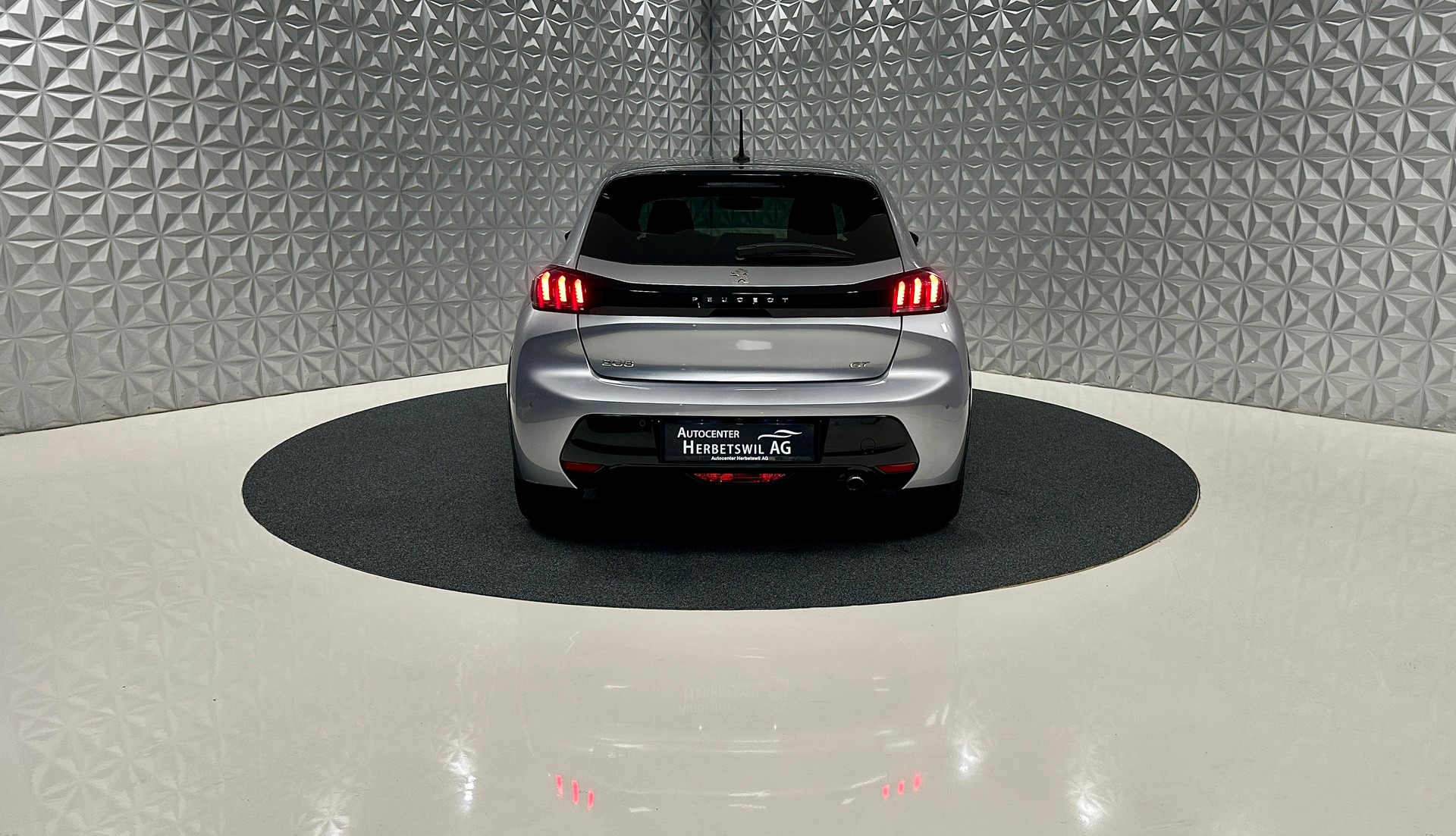 PEUGEOT 208 1.2 PureTech GT Pack EAT8-image-5