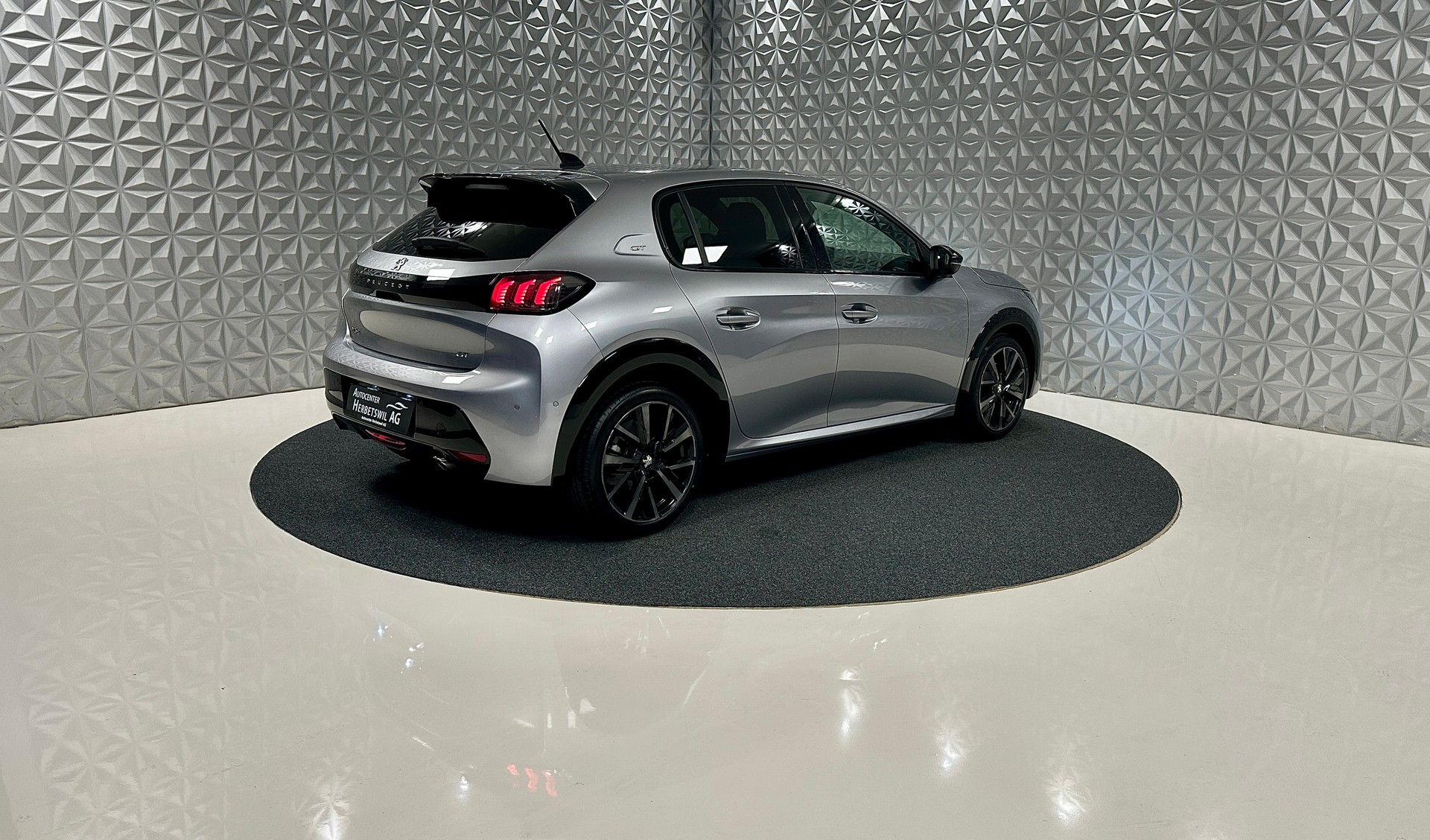 PEUGEOT 208 1.2 PureTech GT Pack EAT8-image-4