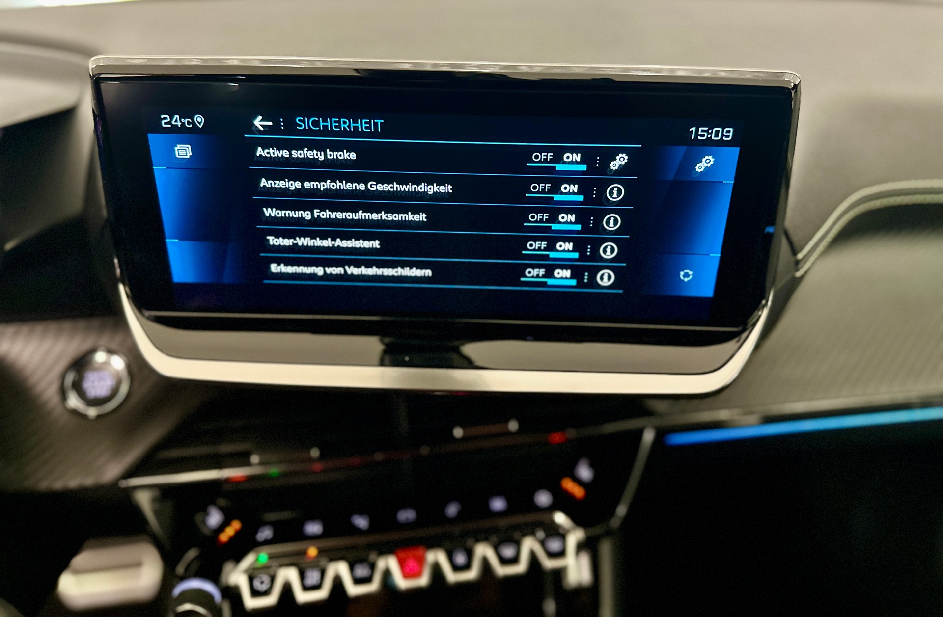 PEUGEOT 208 1.2 PureTech GT Pack EAT8-image-18