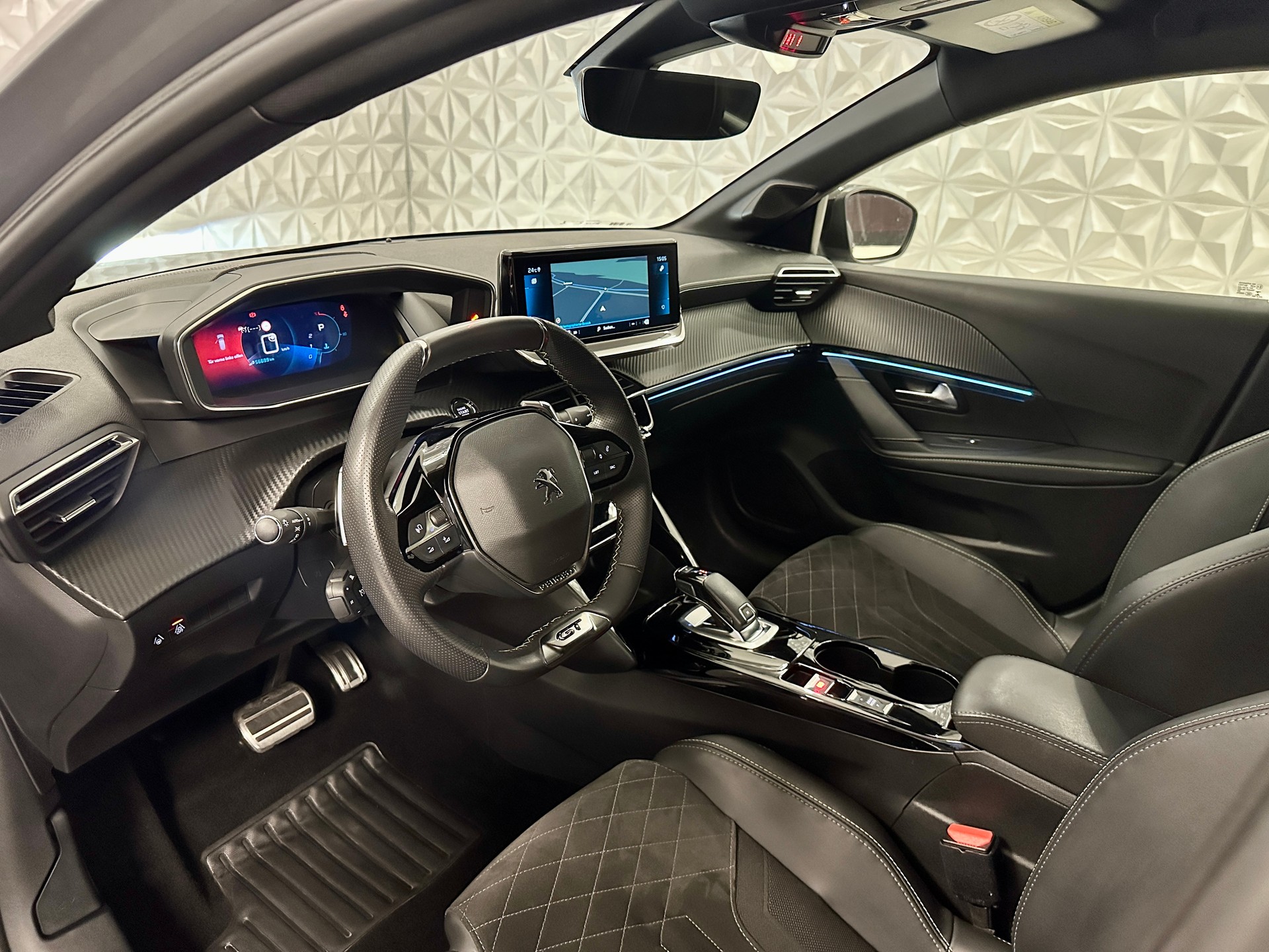 PEUGEOT 208 1.2 PureTech GT Pack EAT8-image-10