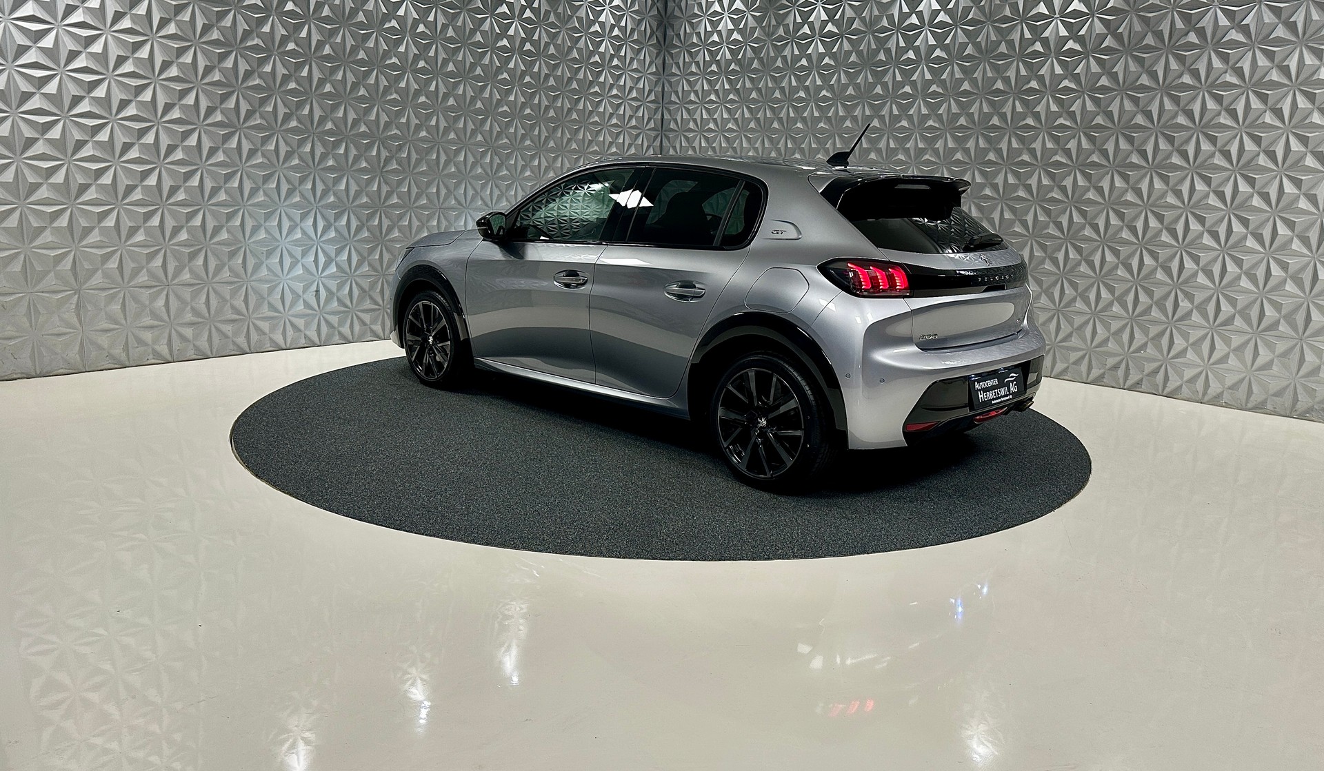 PEUGEOT 208 1.2 PureTech GT Pack EAT8-image-6