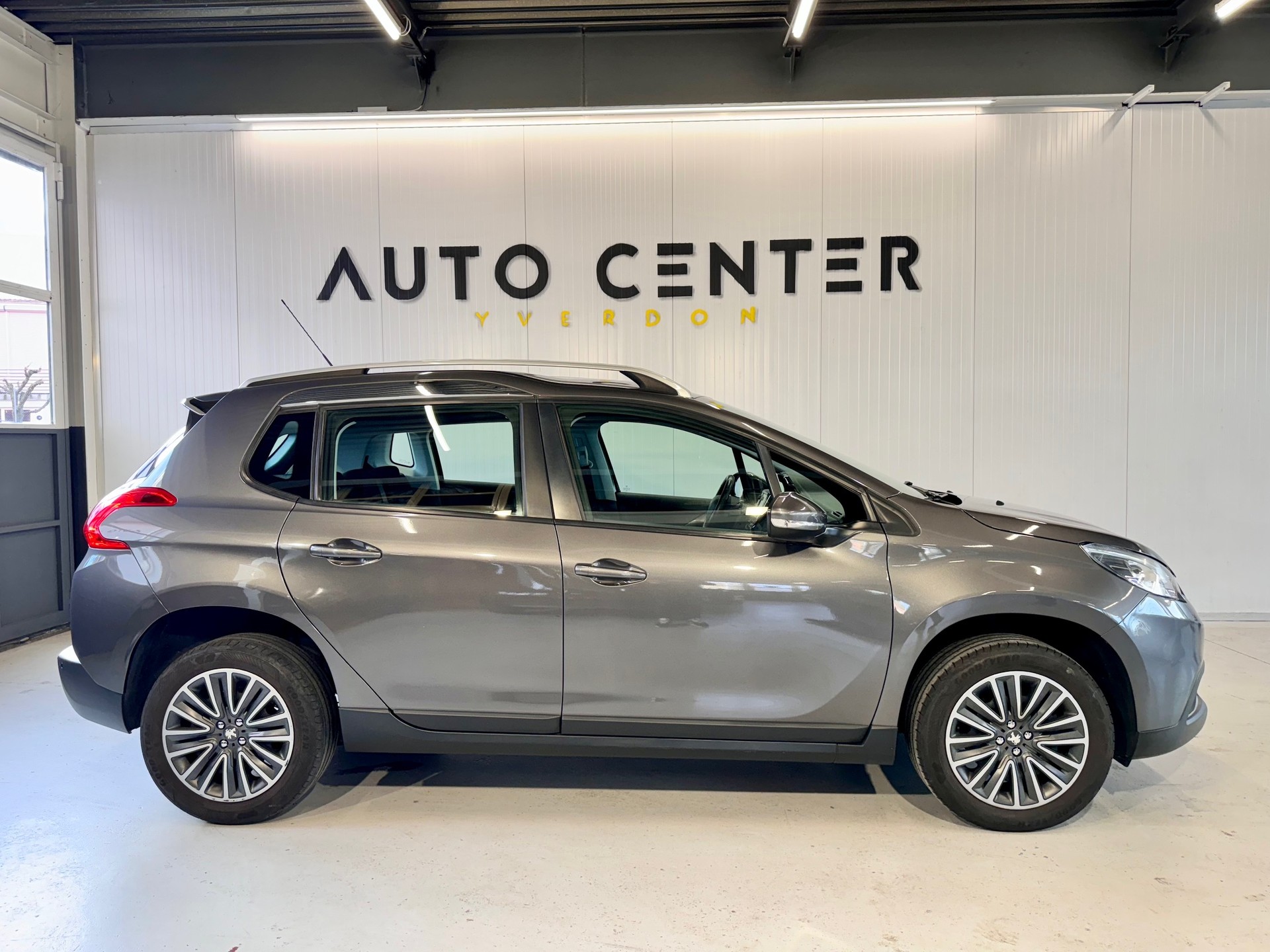 PEUGEOT 2008 1.2 PureTech Active EAT6-image-0