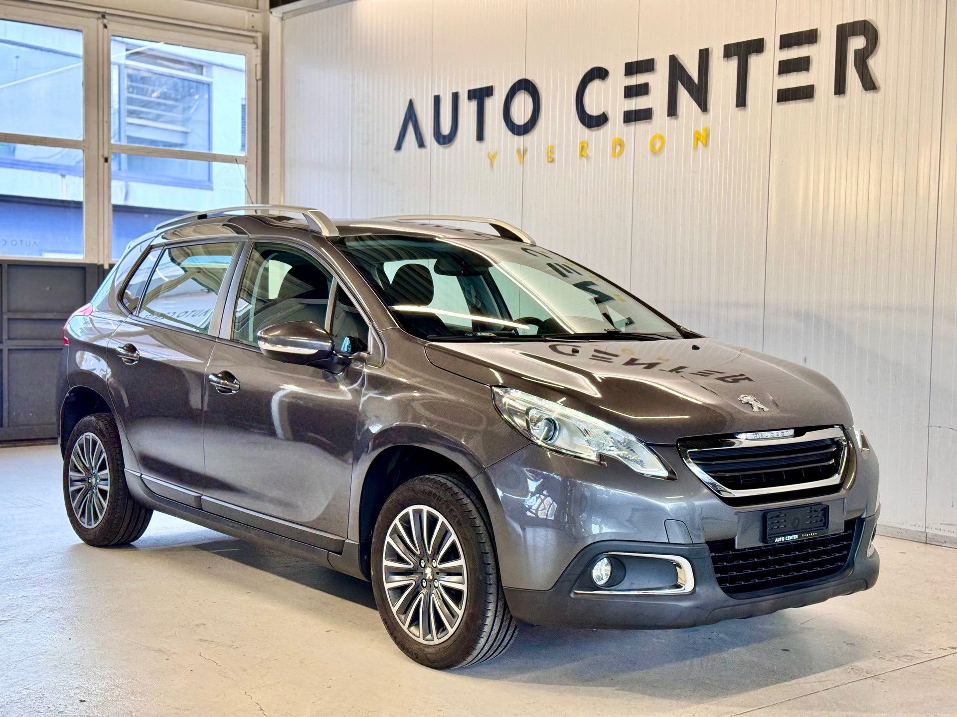 PEUGEOT 2008 1.2 PureTech Active EAT6-image-1
