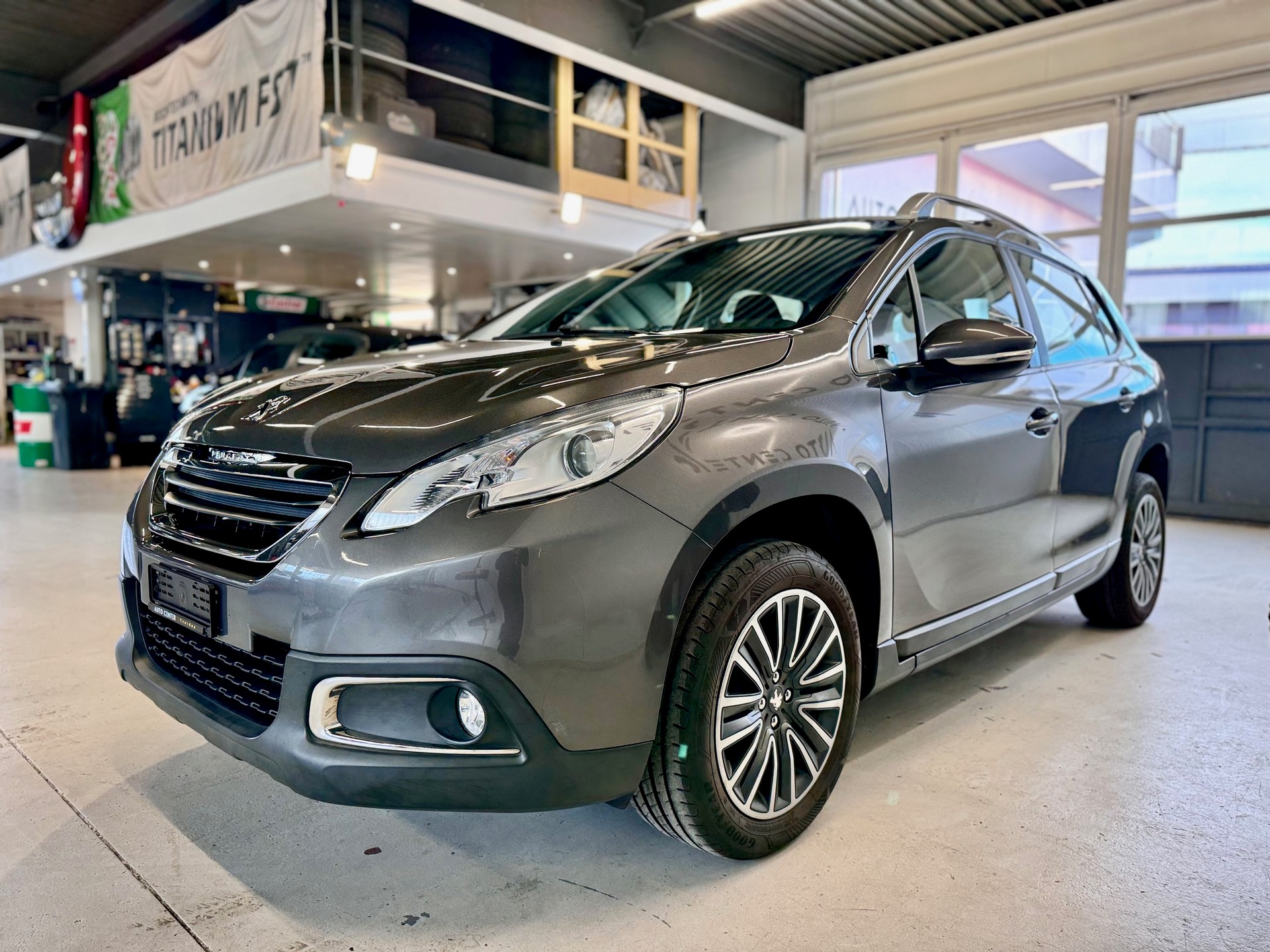 PEUGEOT 2008 1.2 PureTech Active EAT6-image-6