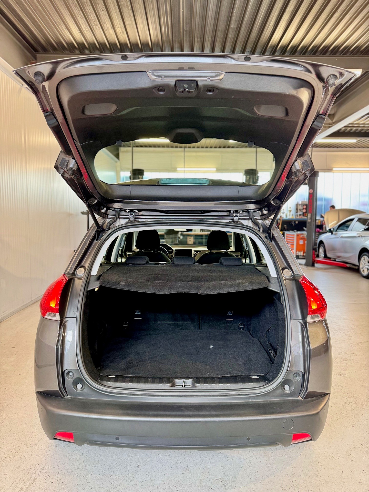 PEUGEOT 2008 1.2 PureTech Active EAT6-image-4