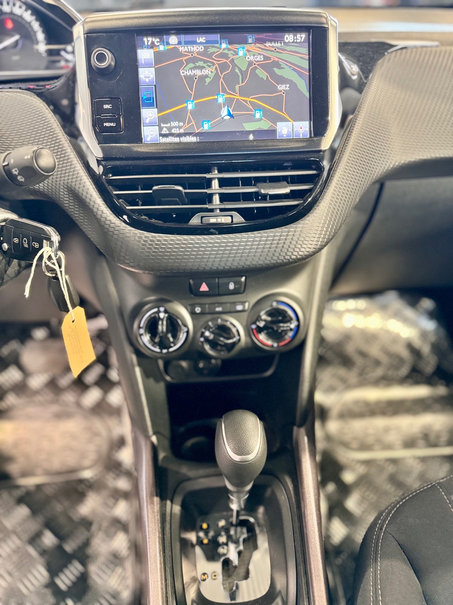 PEUGEOT 2008 1.2 PureTech Active EAT6-image-12