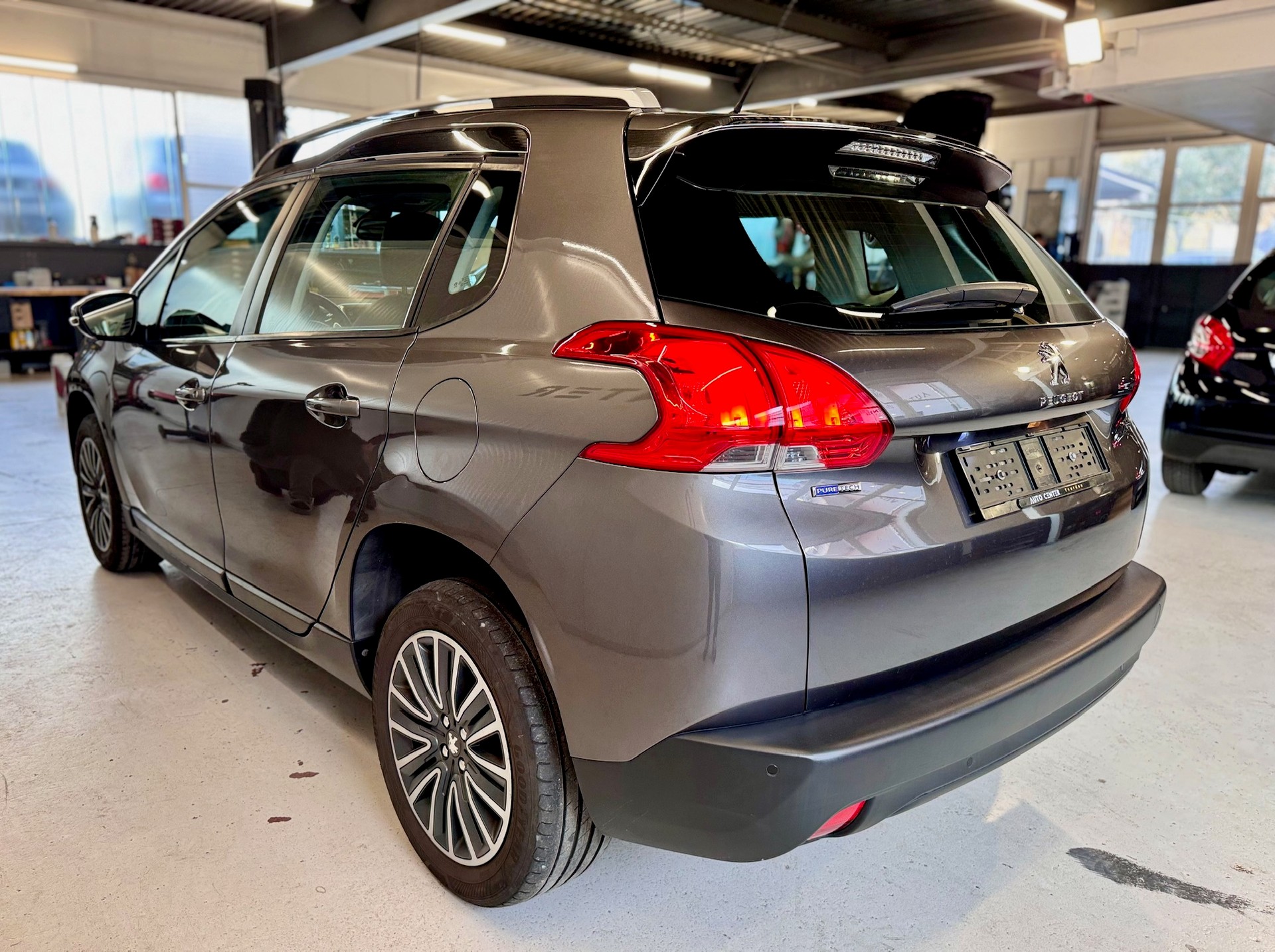 PEUGEOT 2008 1.2 PureTech Active EAT6-image-5