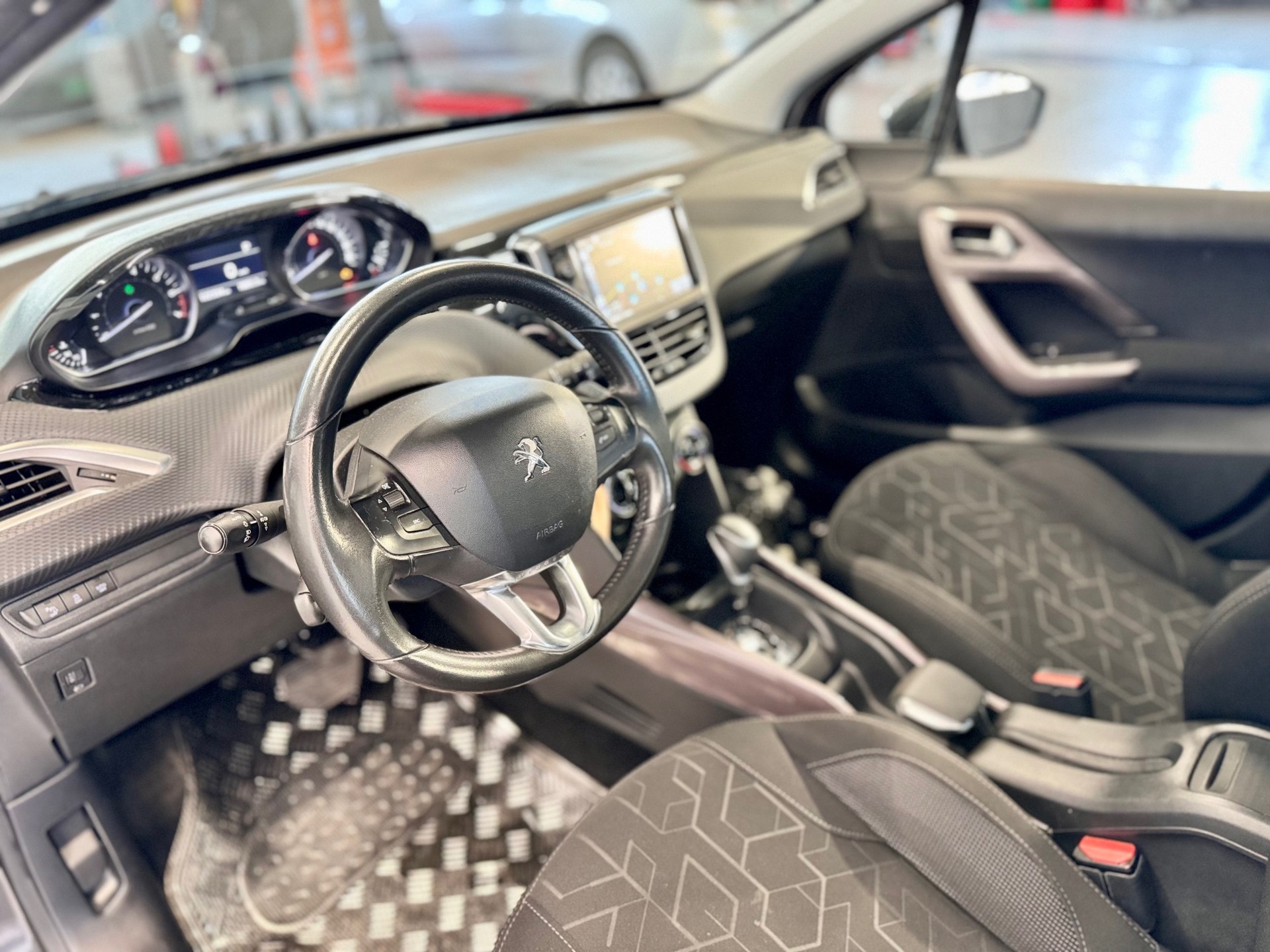 PEUGEOT 2008 1.2 PureTech Active EAT6-image-11