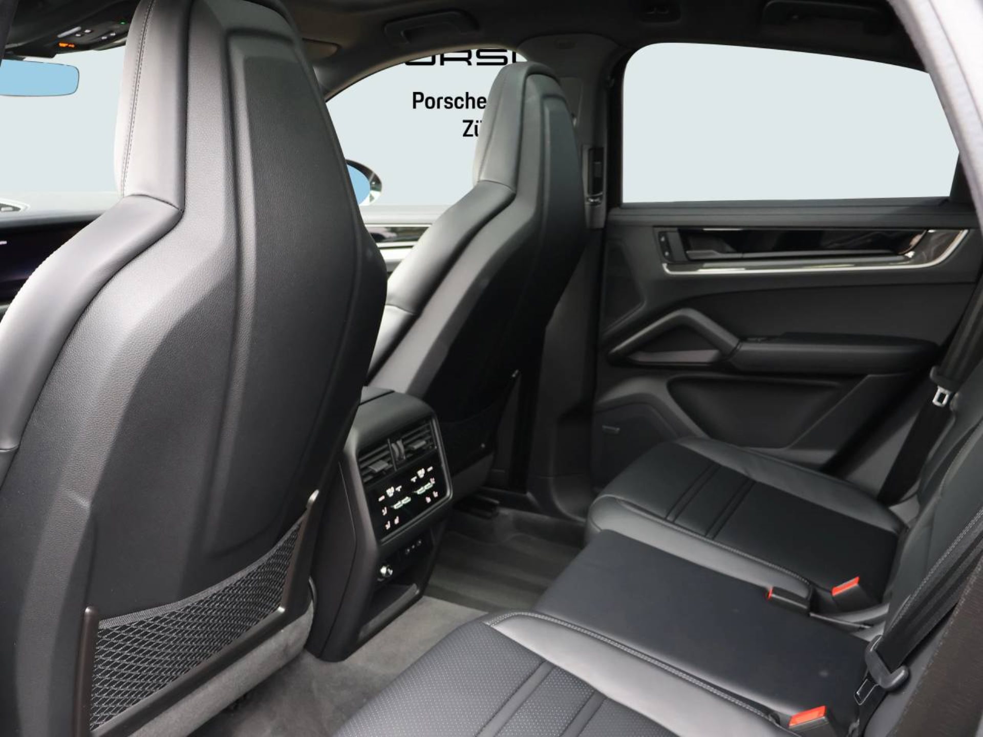 PORSCHE Cayenne S E-Hybrid Coupé-image-16