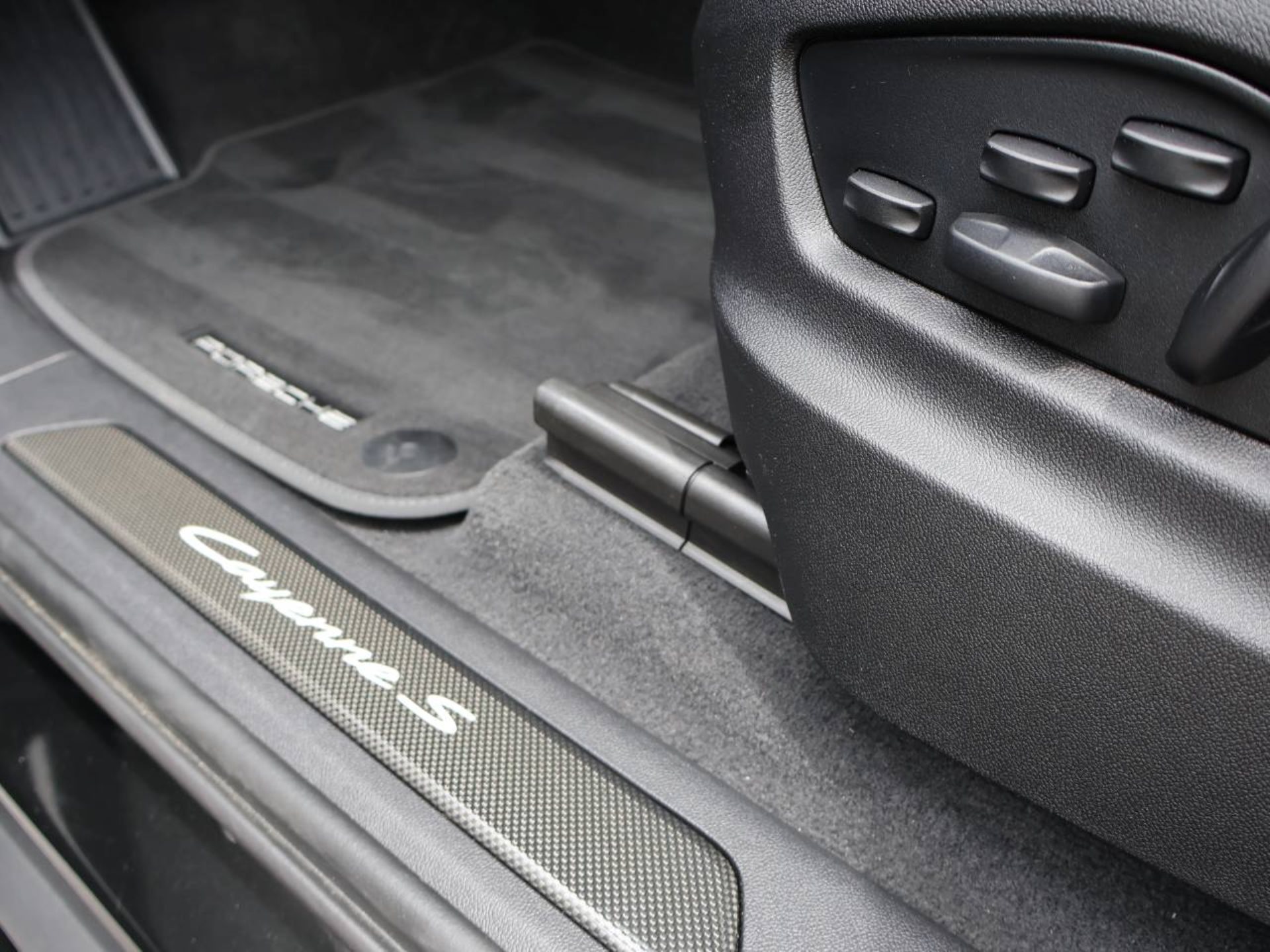 PORSCHE Cayenne S E-Hybrid Coupé-image-36