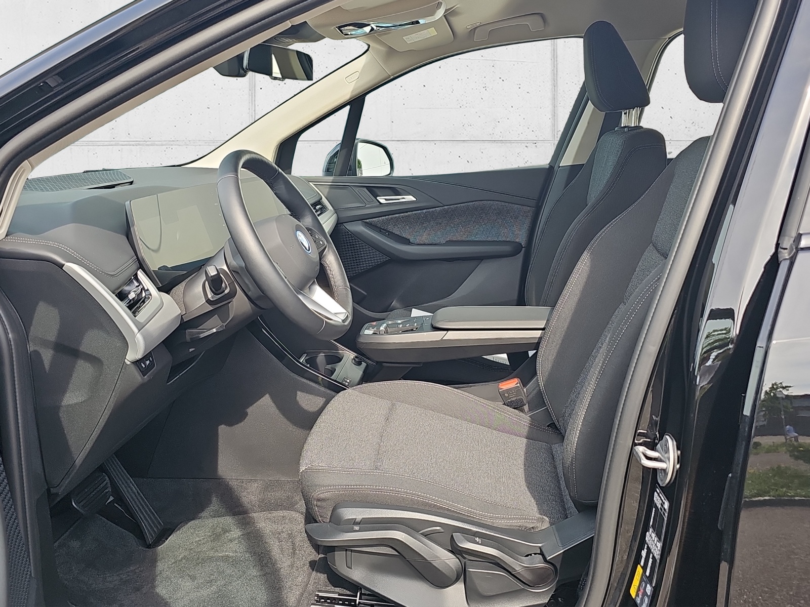 BMW 230e xDrive Act. Tourer-image-10