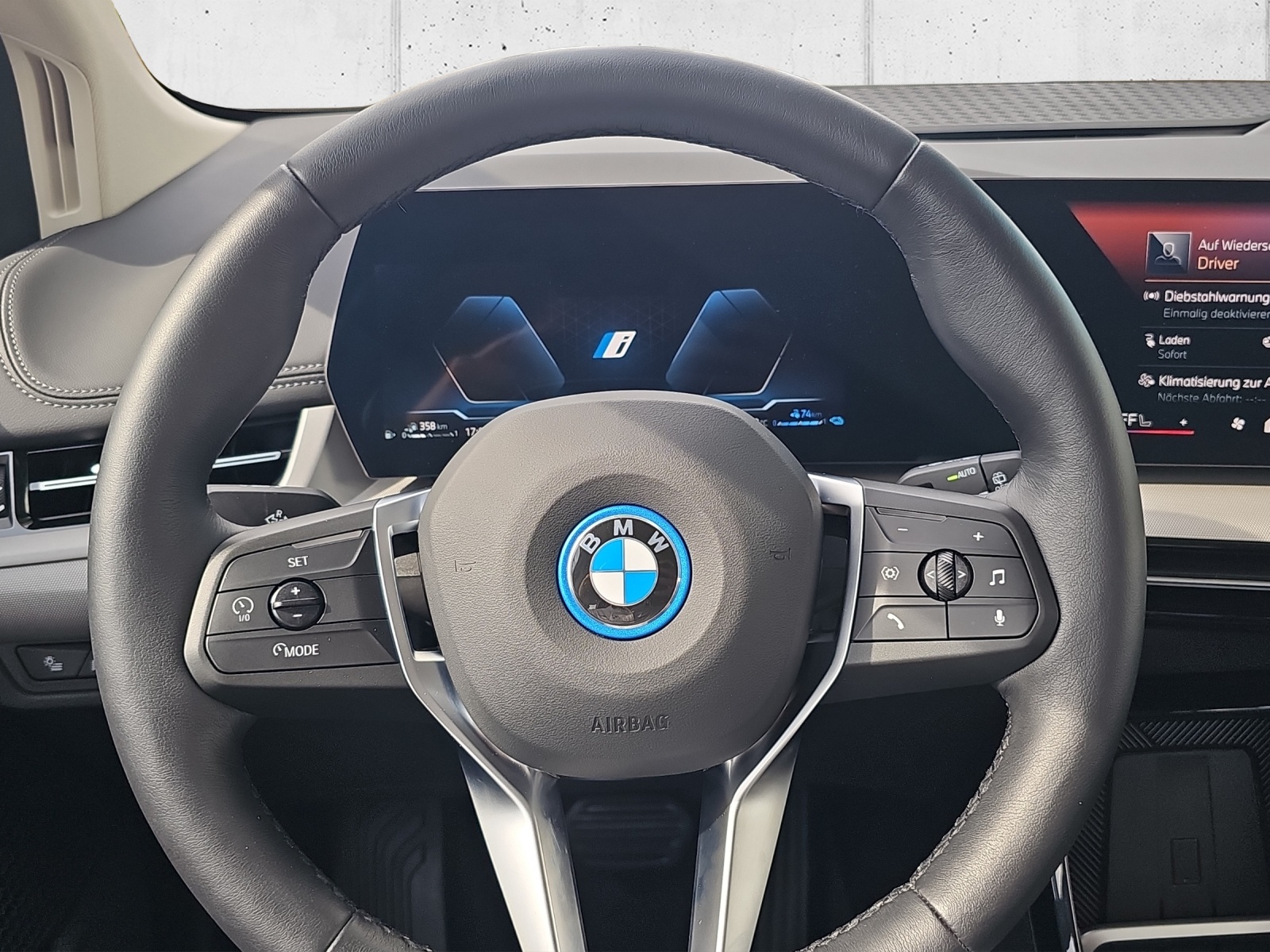 BMW 230e xDrive Act. Tourer-image-13