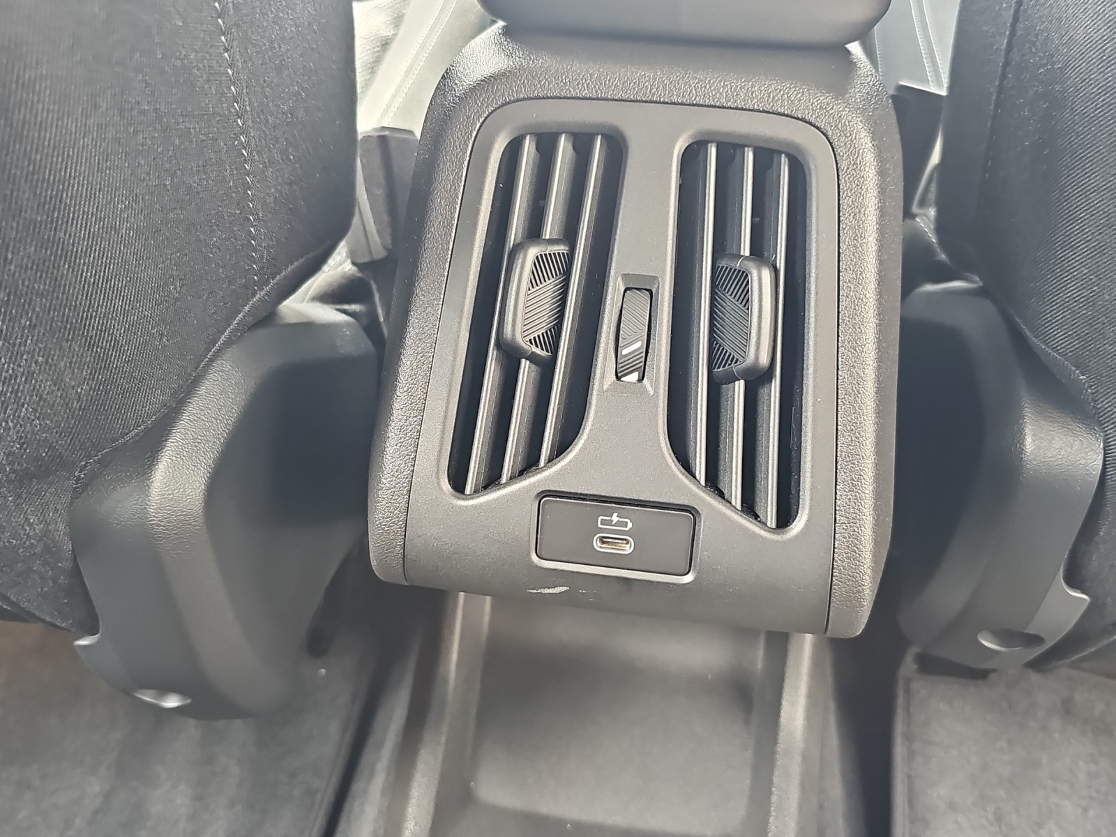 BMW 230e xDrive Act. Tourer-image-22