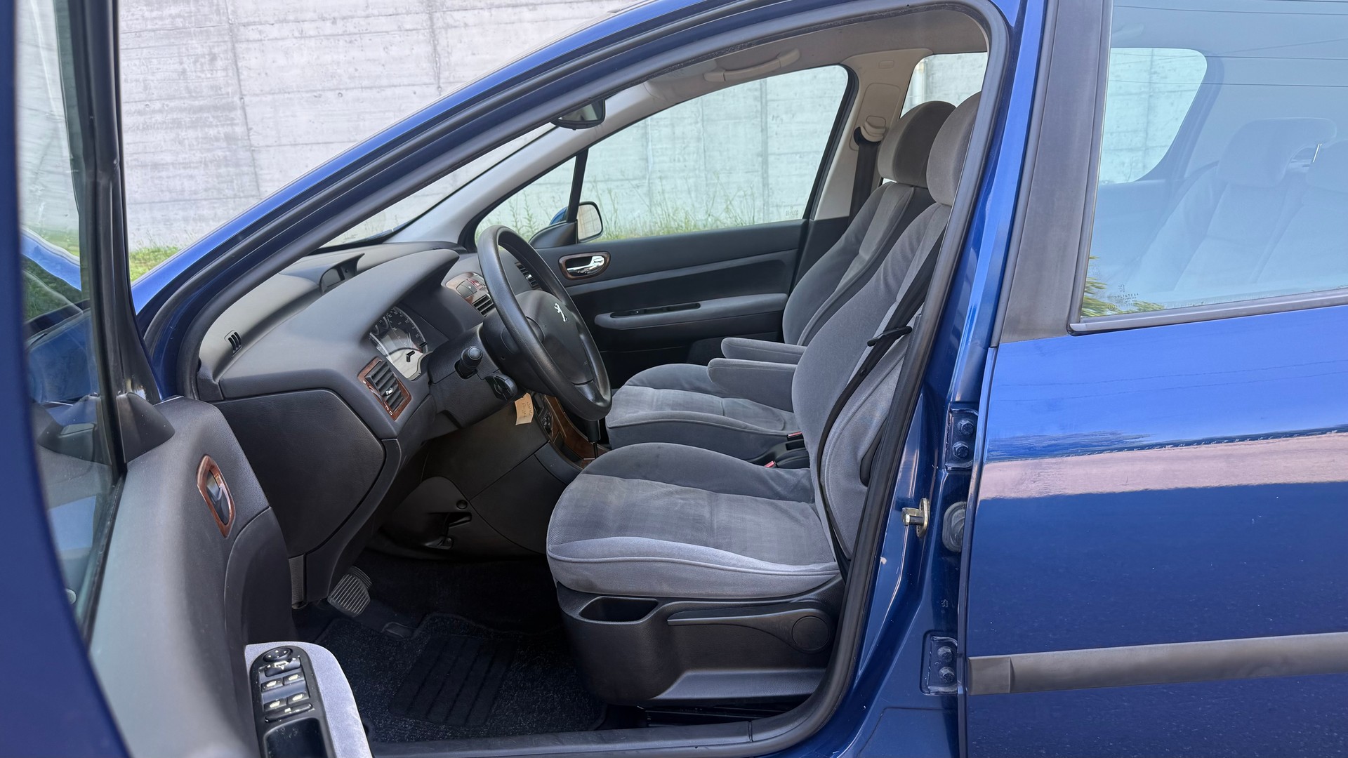 PEUGEOT 307 2.0 16V XS-image-9