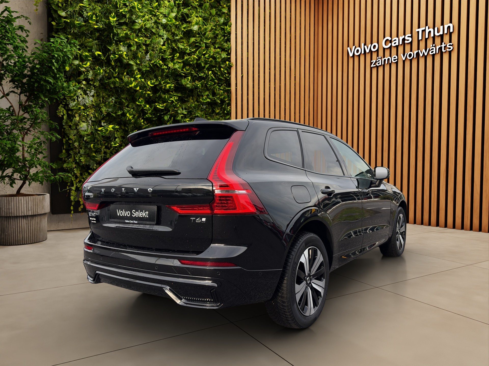 VOLVO XC60 2.0 T6 TE Plus Dark eAWD-showroom-element-3