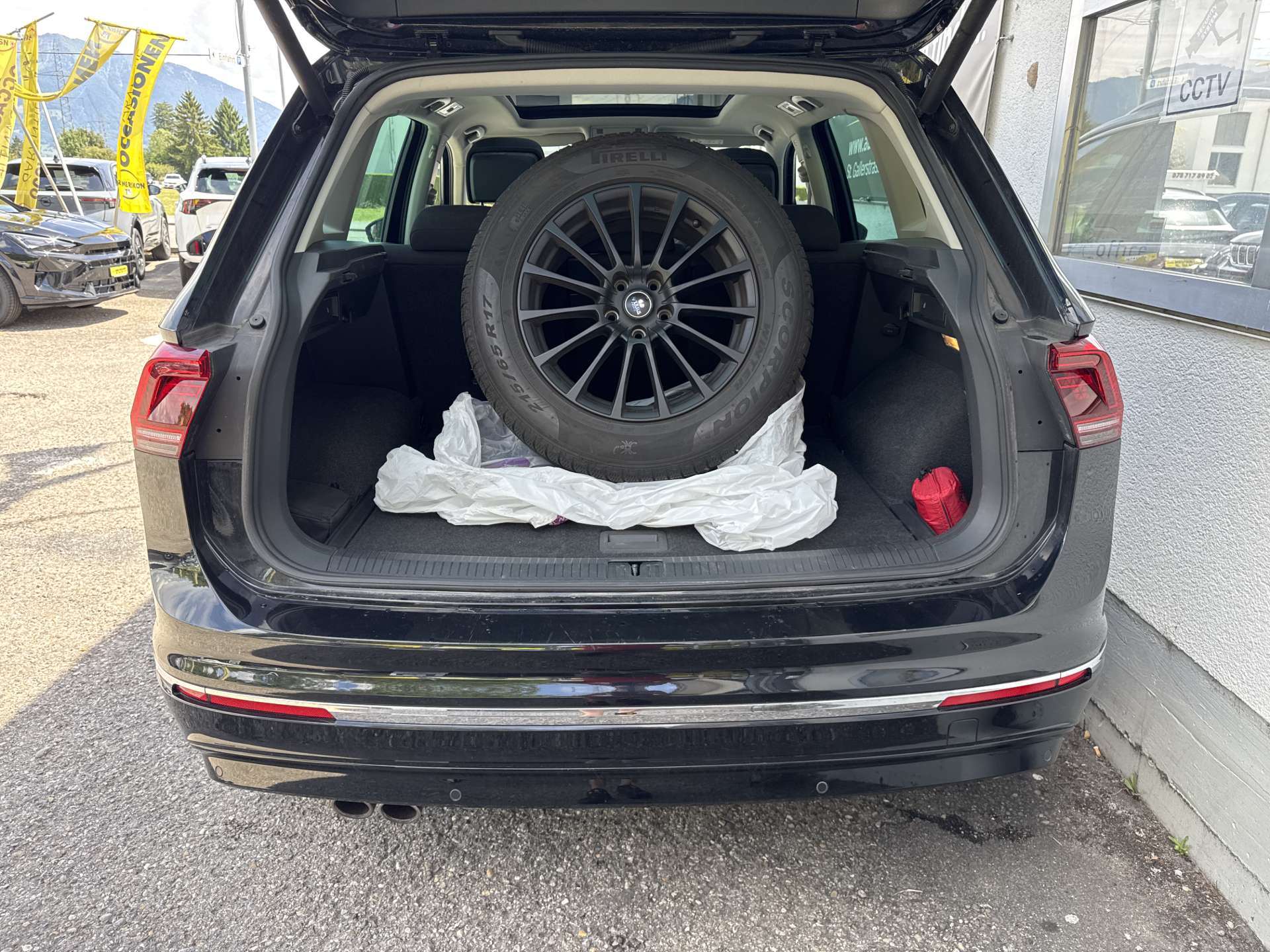 VW Tiguan 2.0TSi Highline R-Line 4Motion DSG-Automat-image-8