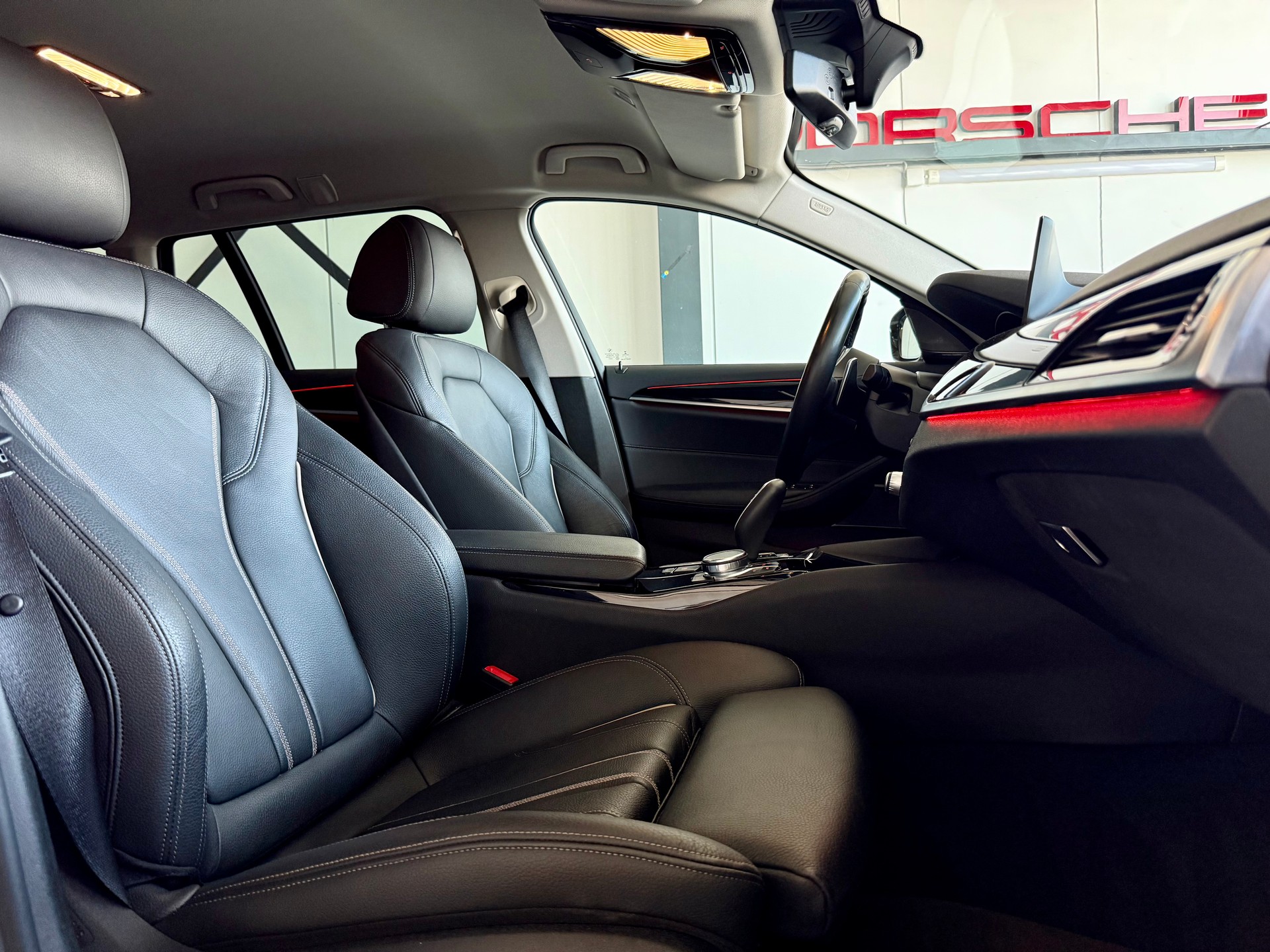 BMW 540i xDrive Touring Sport Steptronic-image-7