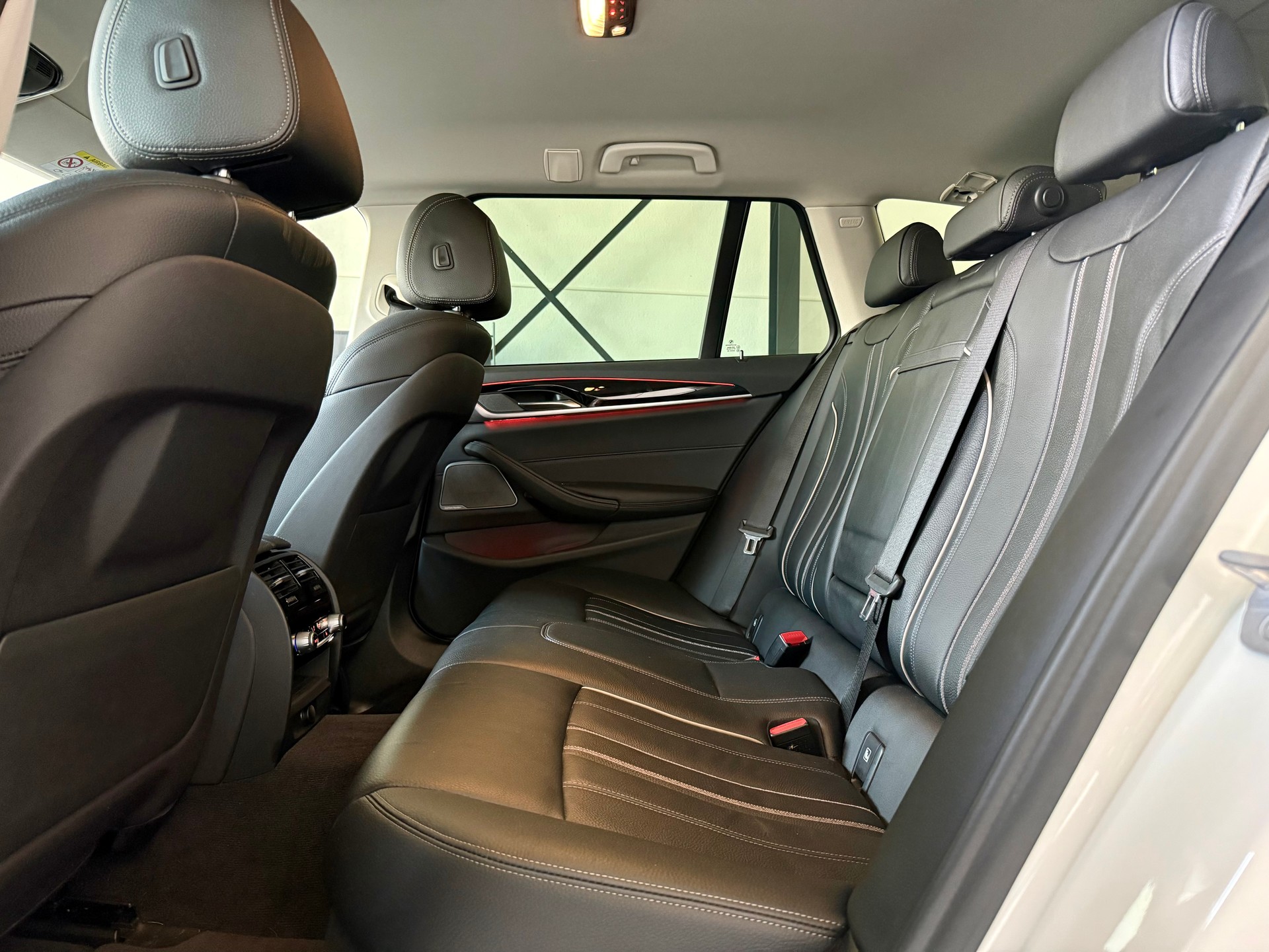 BMW 540i xDrive Touring Sport Steptronic-image-8