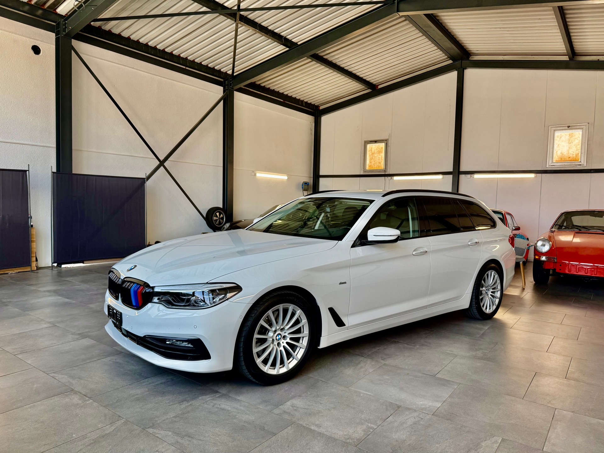 BMW 540i xDrive Touring Sport Steptronic-image-2
