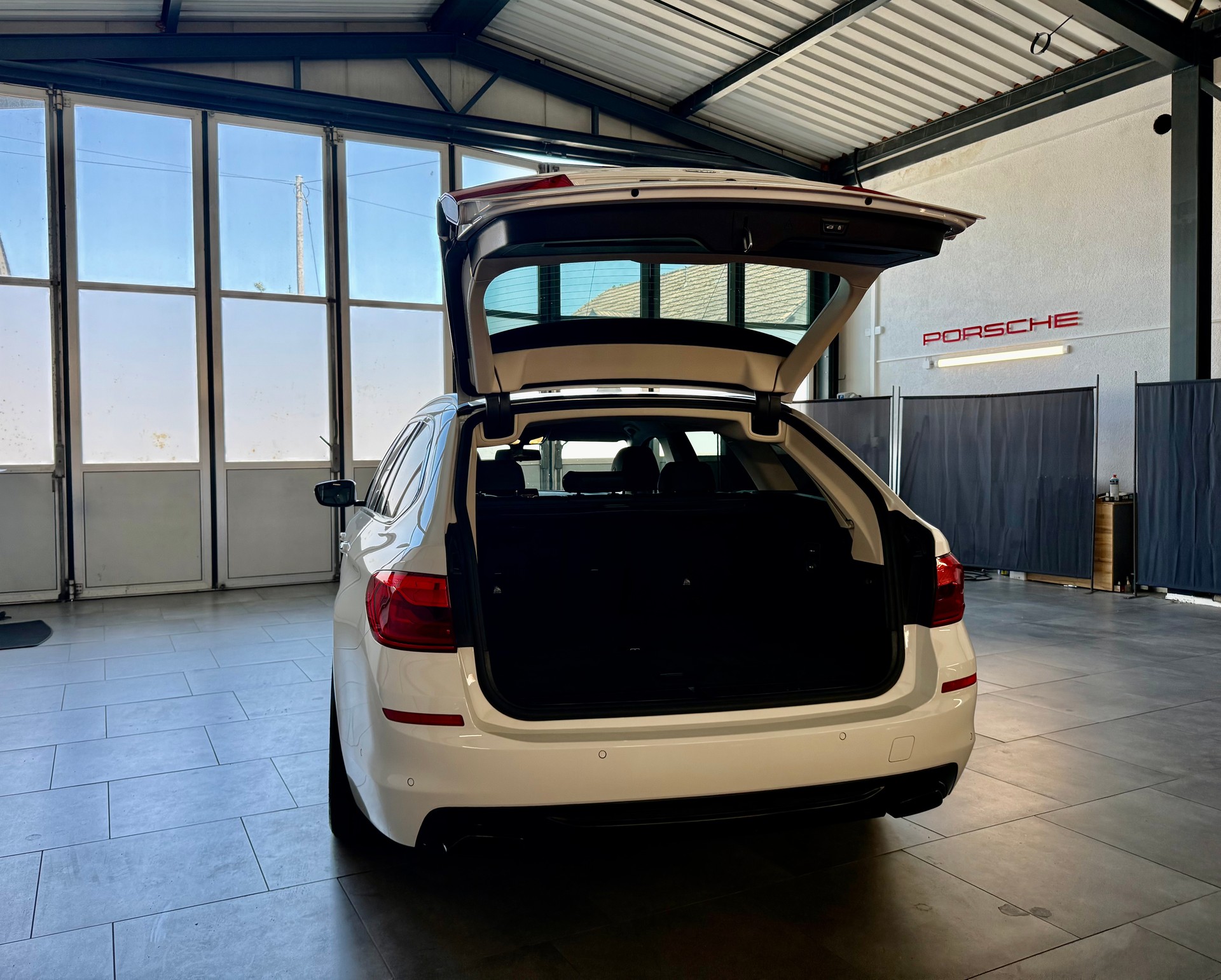 BMW 540i xDrive Touring Sport Steptronic-image-5