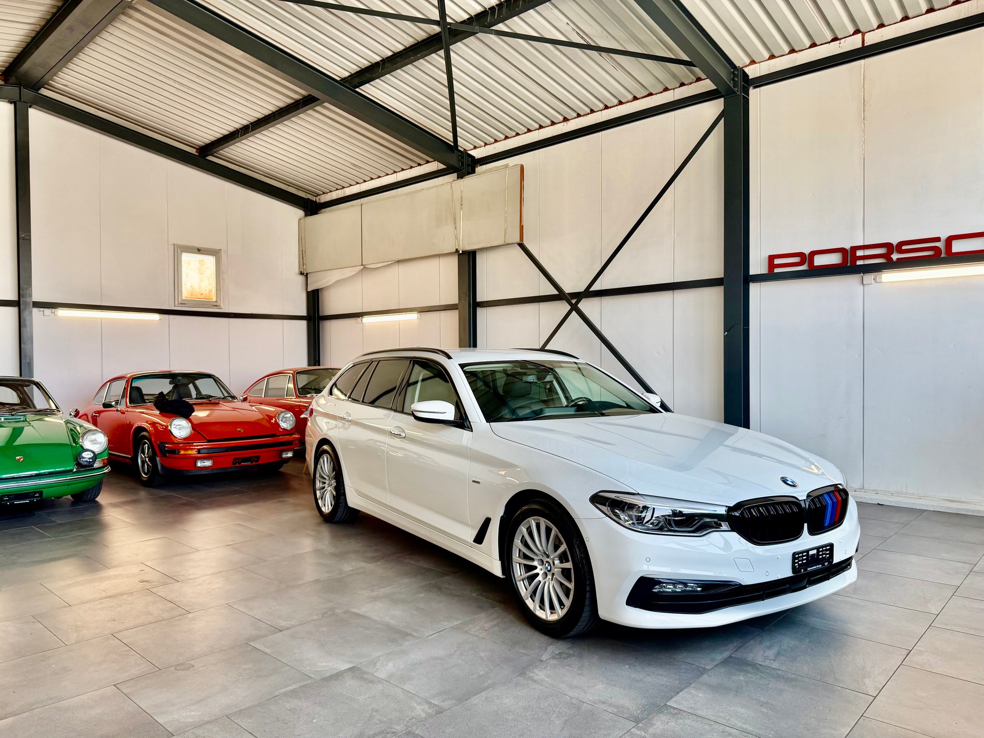 BMW 540i xDrive Touring Sport Steptronic-image-0