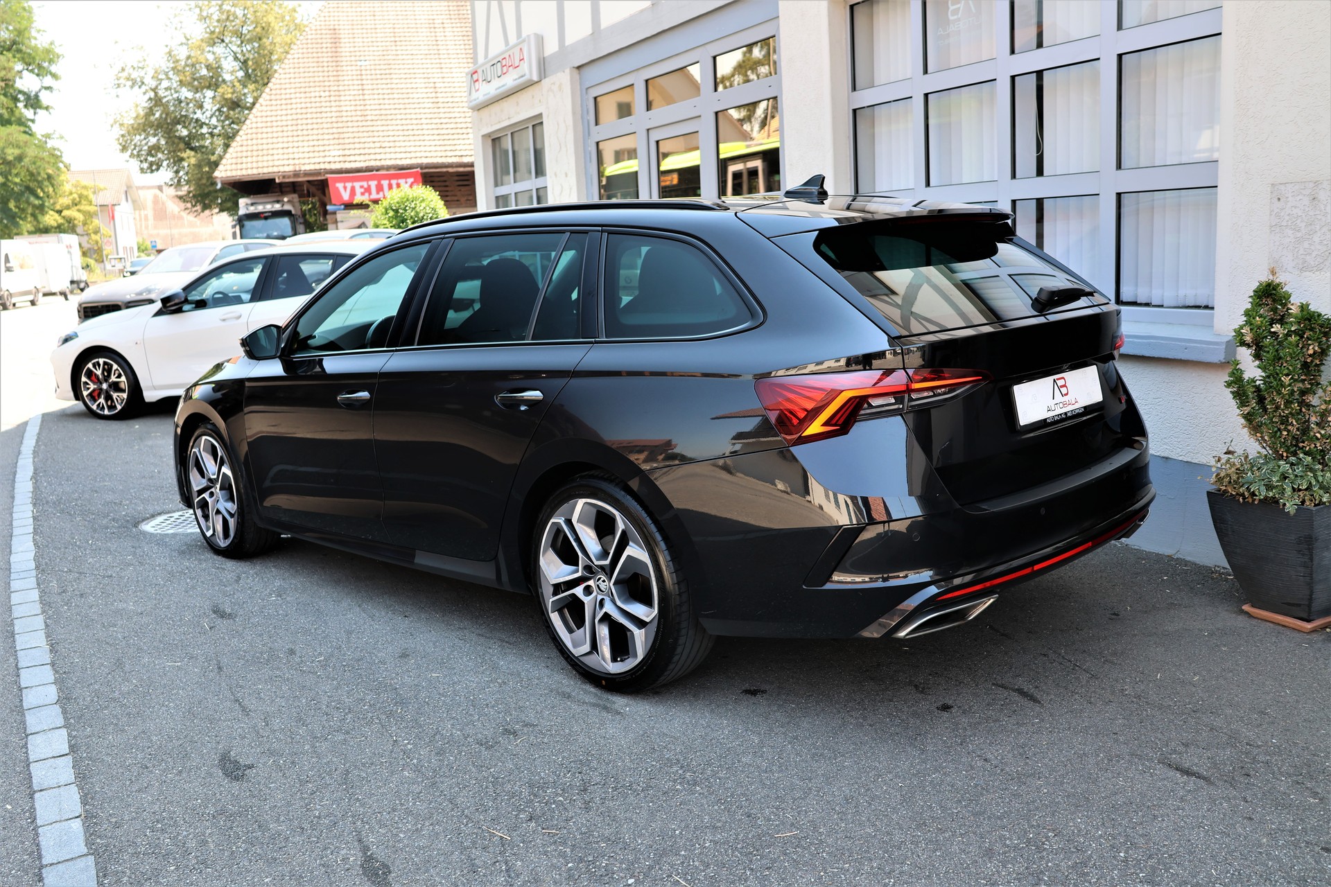 SKODA Octavia Combi 2.0 TDI DSG RS 4x4 + 2.0T AHK-image-6