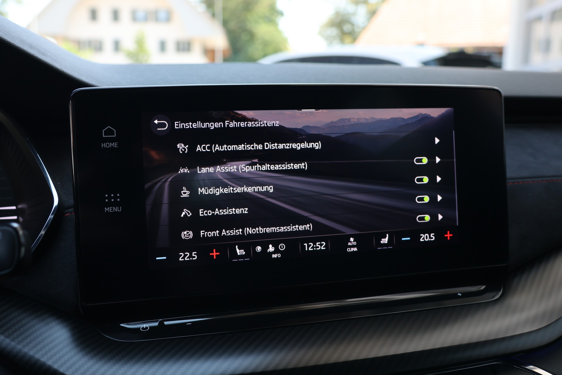 SKODA Octavia Combi 2.0 TDI DSG RS 4x4 + 2.0T AHK-image-23