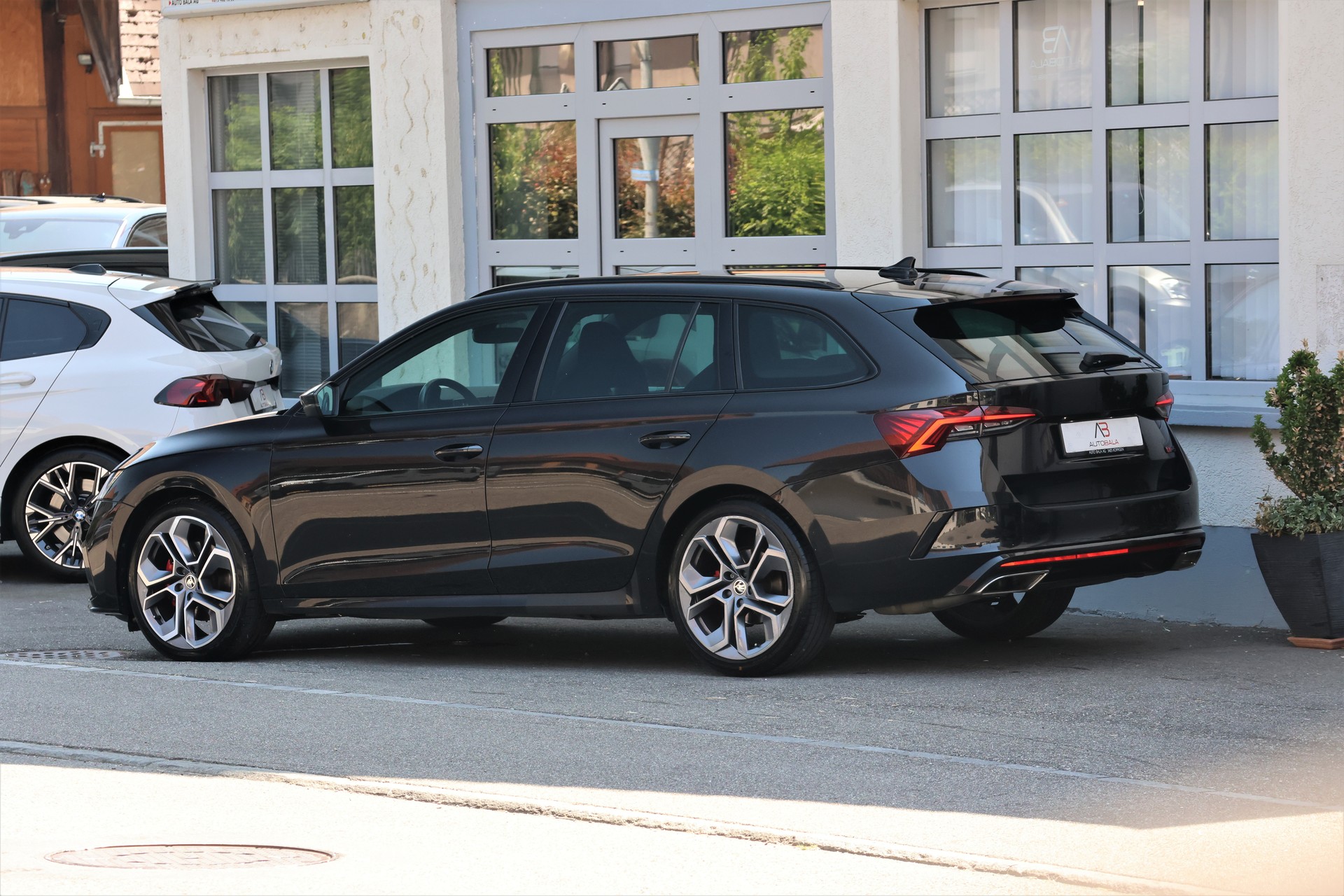 SKODA Octavia Combi 2.0 TDI DSG RS 4x4 + 2.0T AHK-image-4