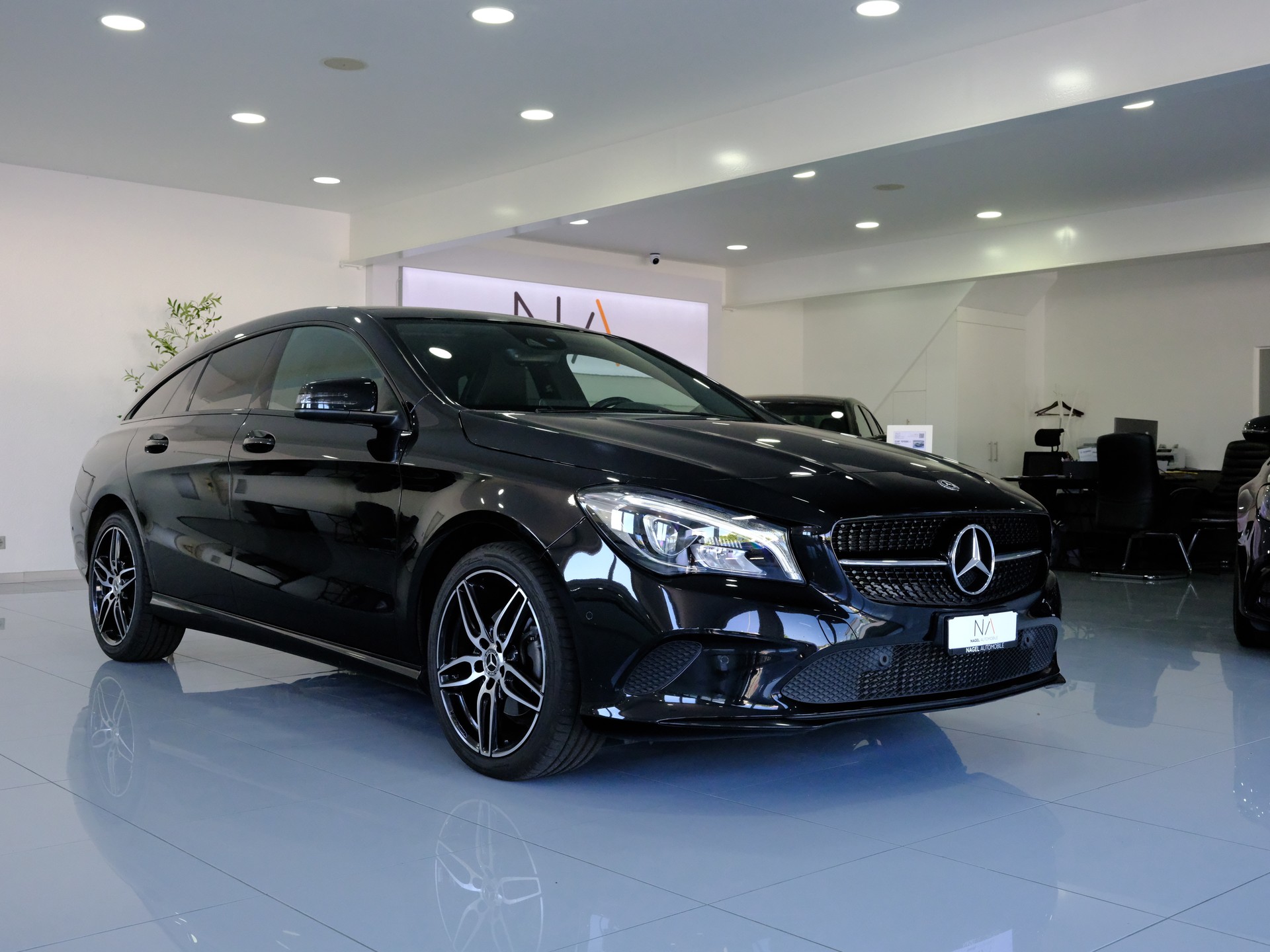MERCEDES-BENZ CLA Shooting Brake 200 Urban 7G-DCT-image-1