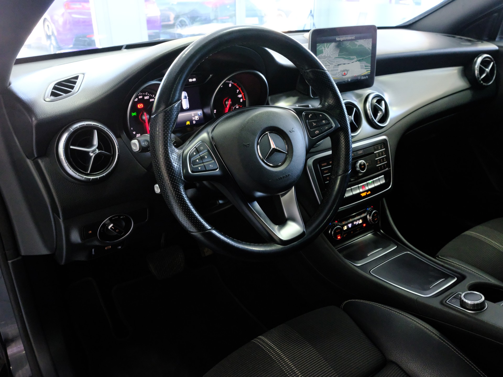 MERCEDES-BENZ CLA Shooting Brake 200 Urban 7G-DCT-image-8