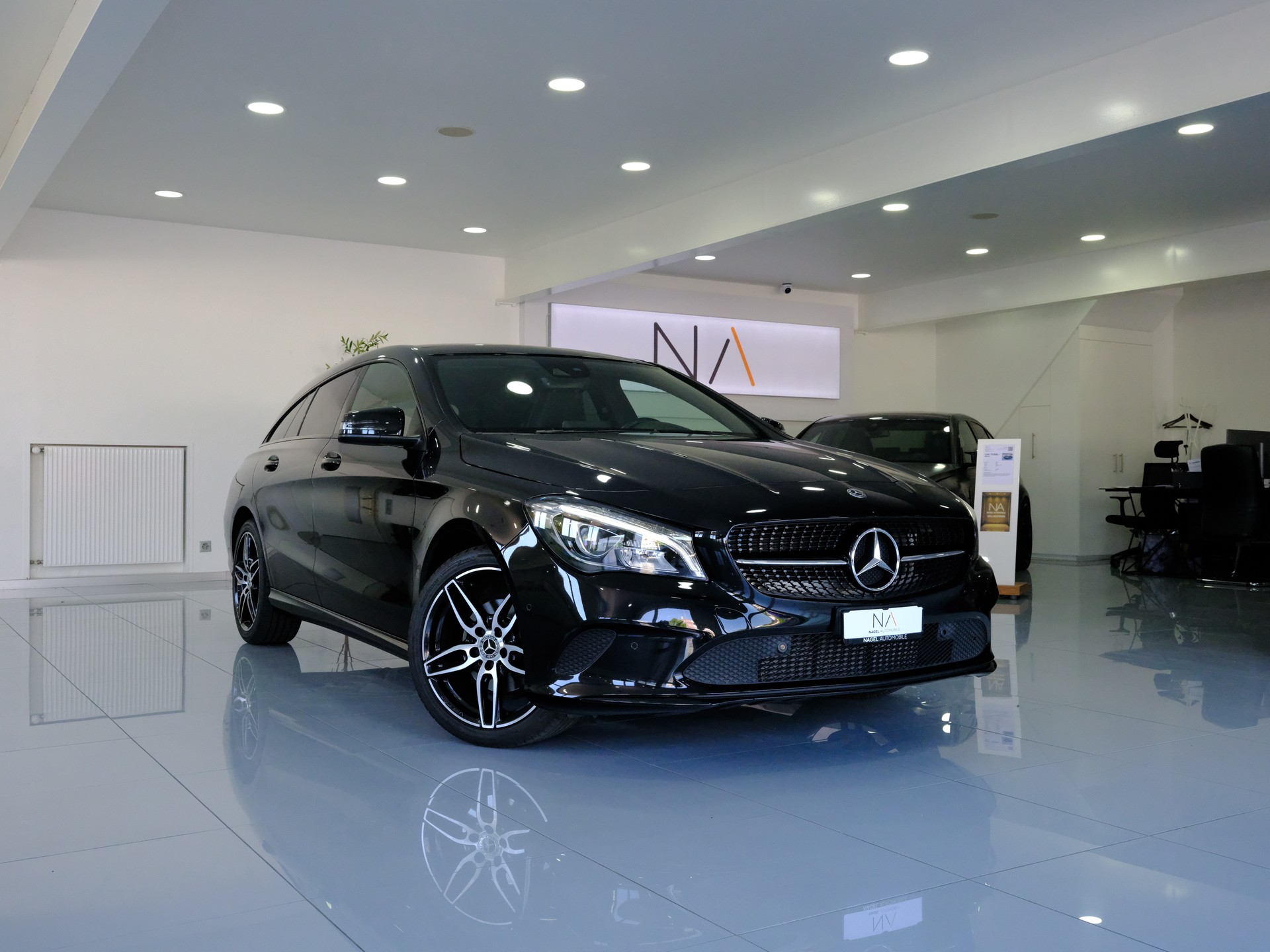 MERCEDES-BENZ CLA Shooting Brake 200 Urban 7G-DCT-image-0