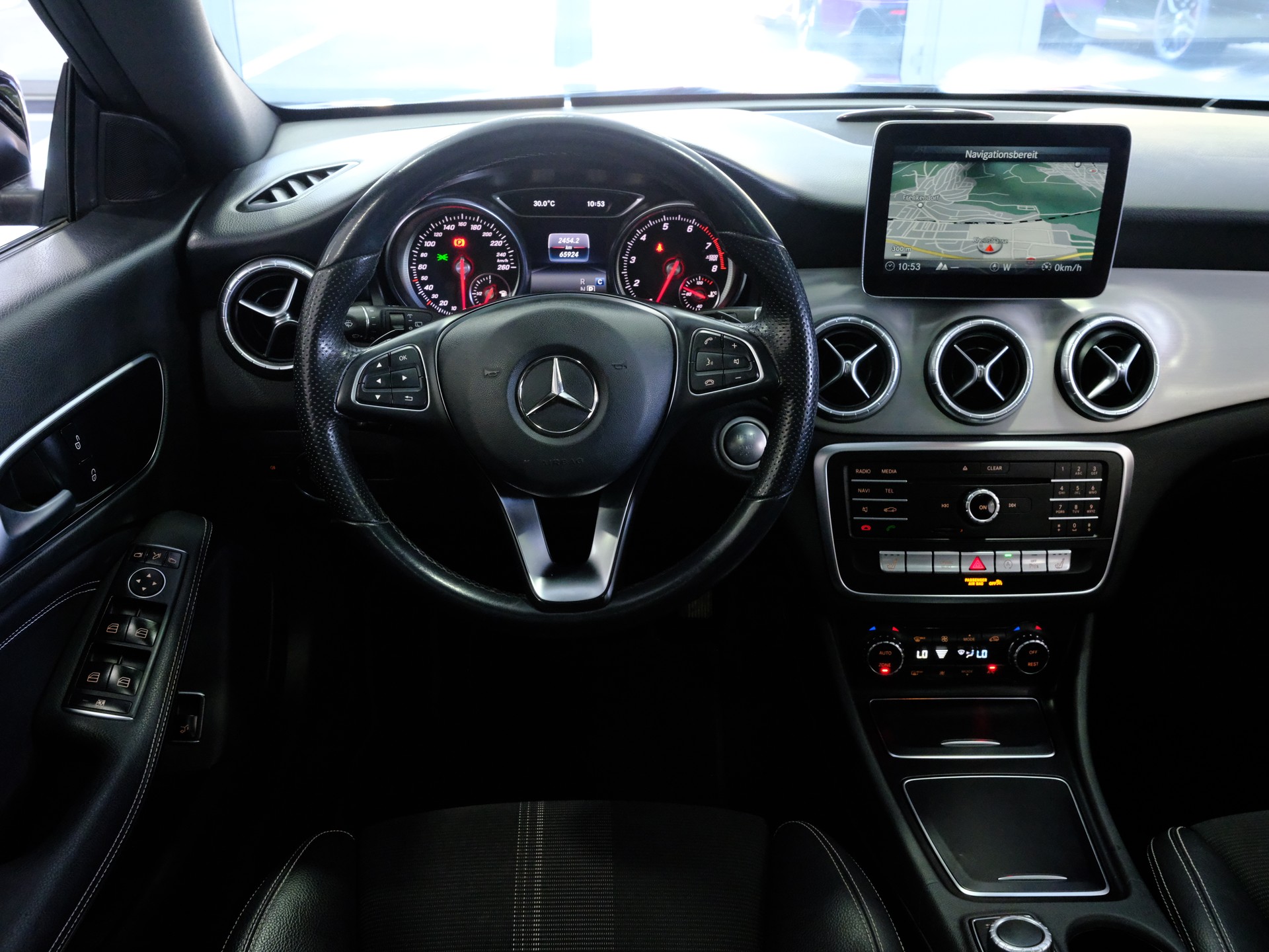 MERCEDES-BENZ CLA Shooting Brake 200 Urban 7G-DCT-image-11
