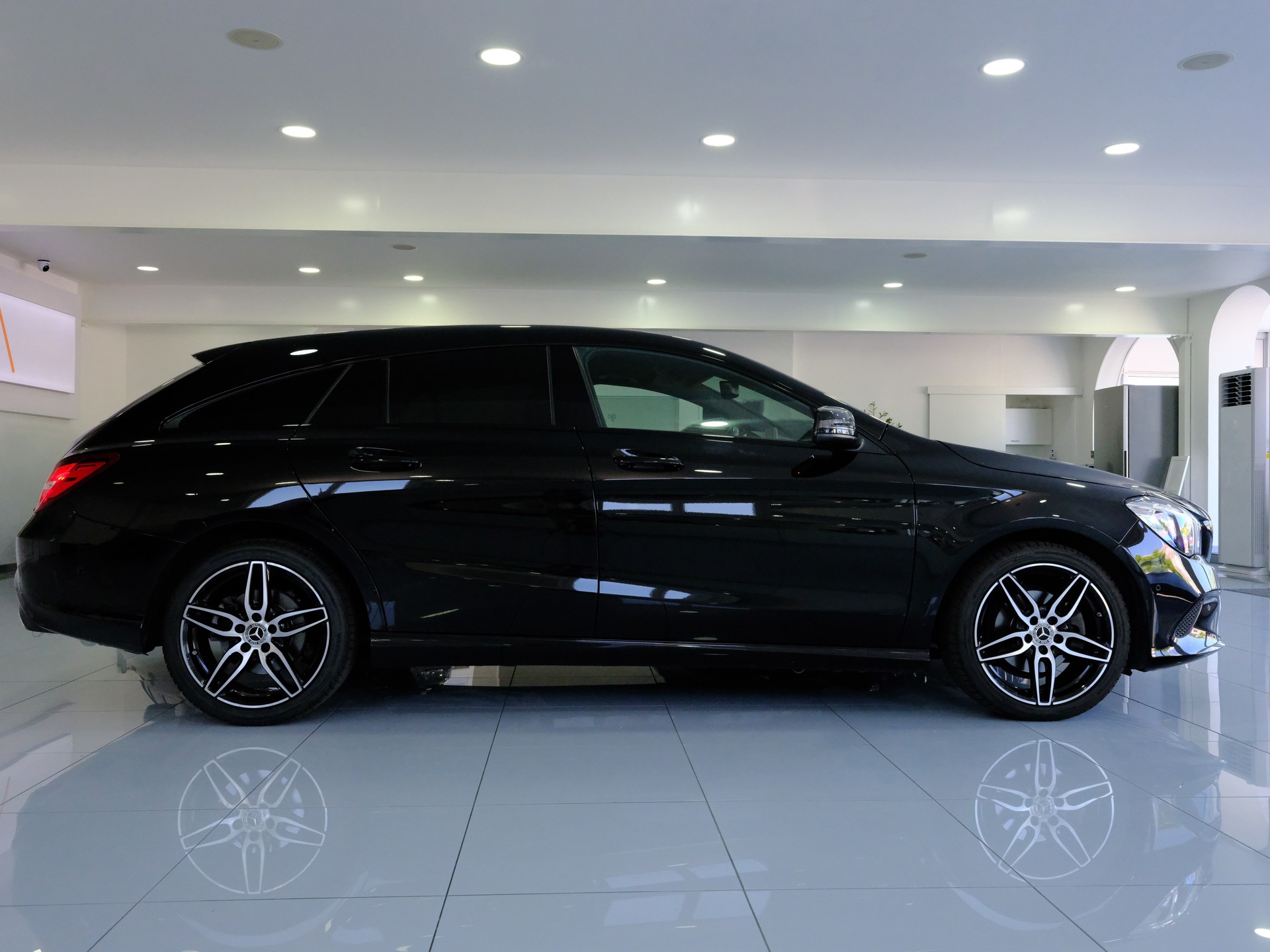 MERCEDES-BENZ CLA Shooting Brake 200 Urban 7G-DCT-image-7