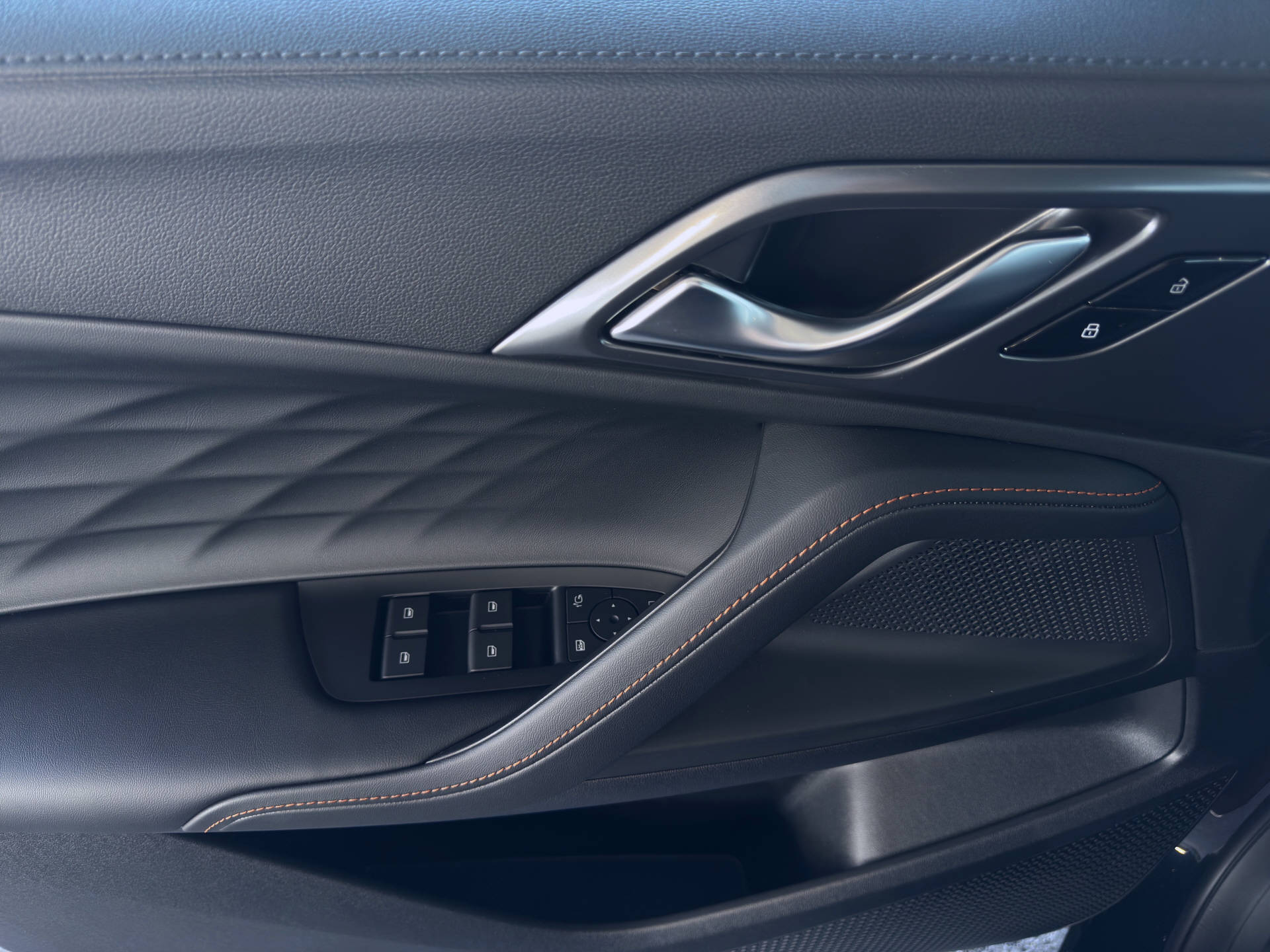 MG HS 1.5 Hybrid Luxury-image-8
