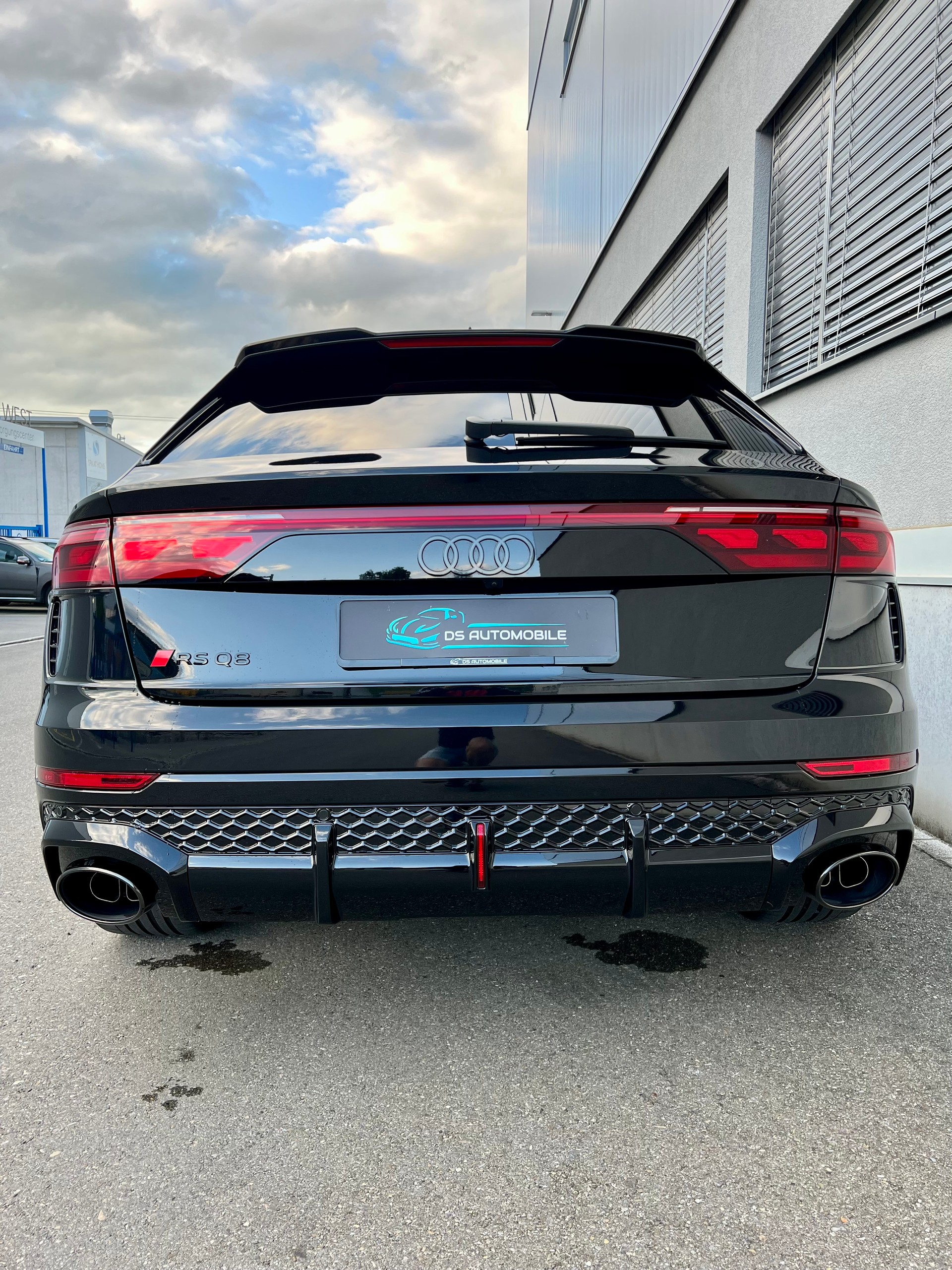 AUDI RSQ8 performance quattro-image-3
