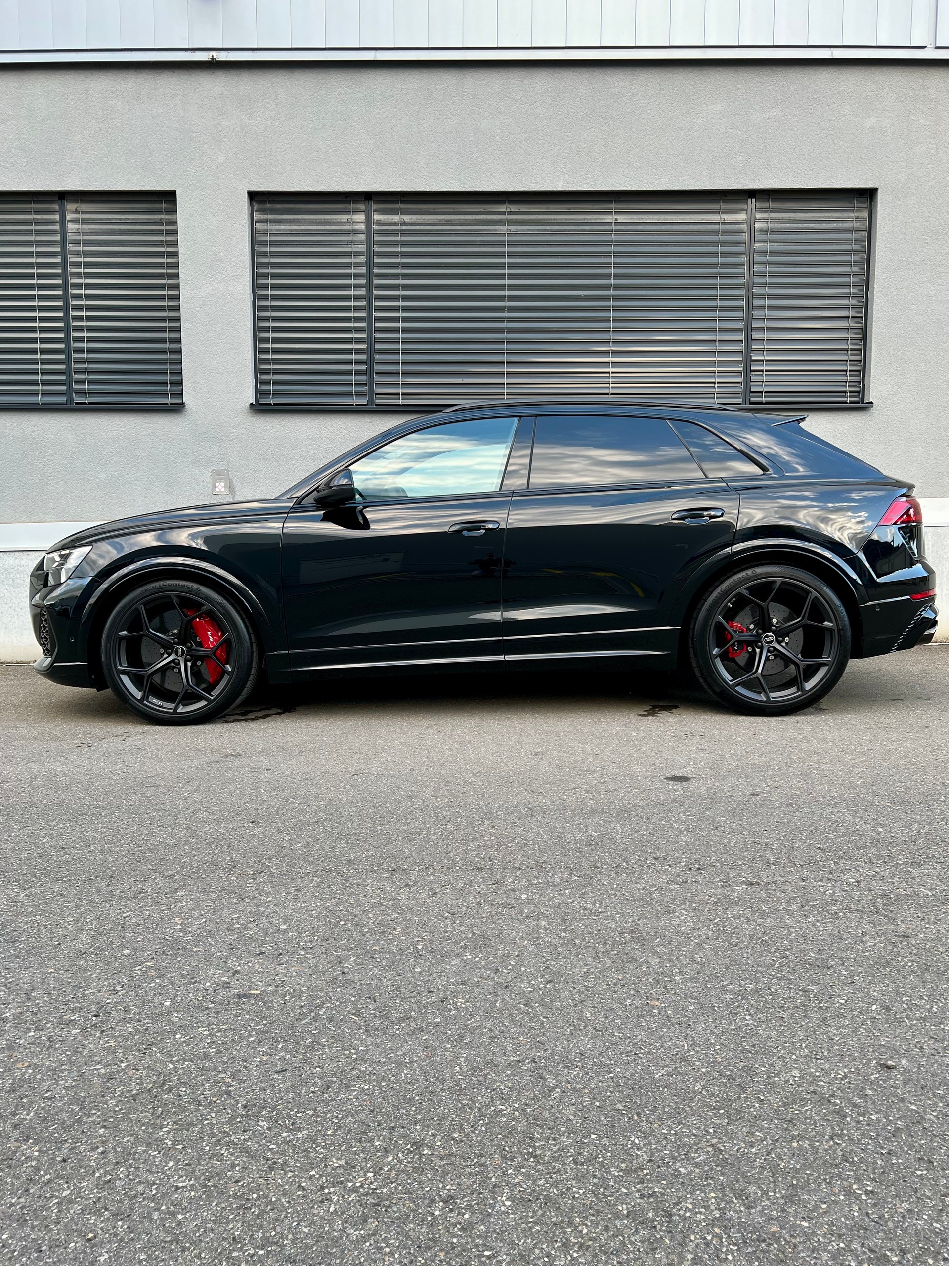 AUDI RSQ8 performance quattro-image-1
